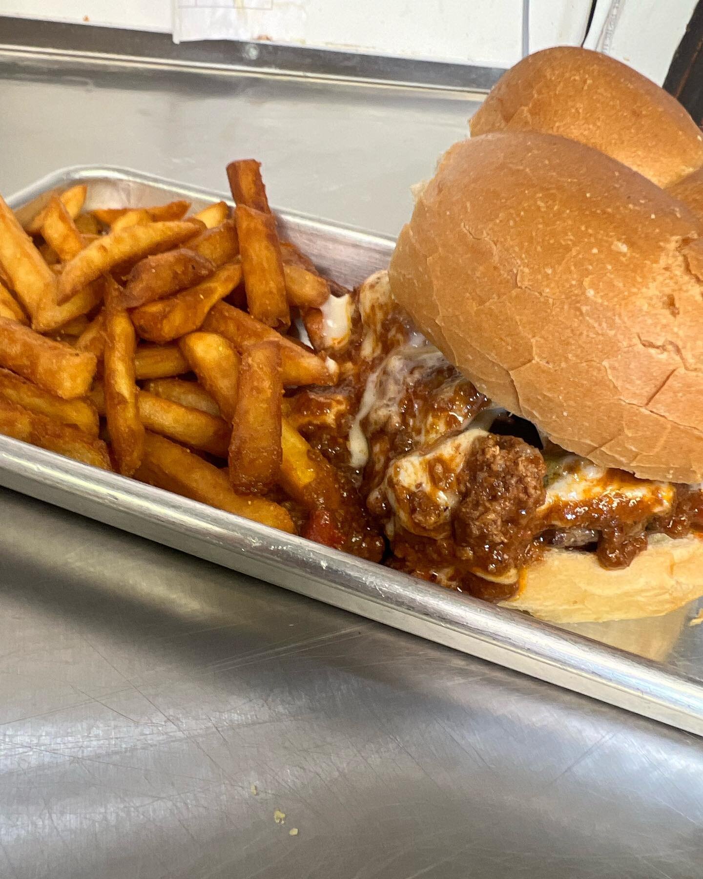 ‼️ TODAY&rsquo;S SPECIAL ‼️

The Chili Con Queso Burger | $9.00 

Burger cooked to your liking topped with Bacon, Jalepenos, our Homemade Queso and Chili served with Battered French Fries