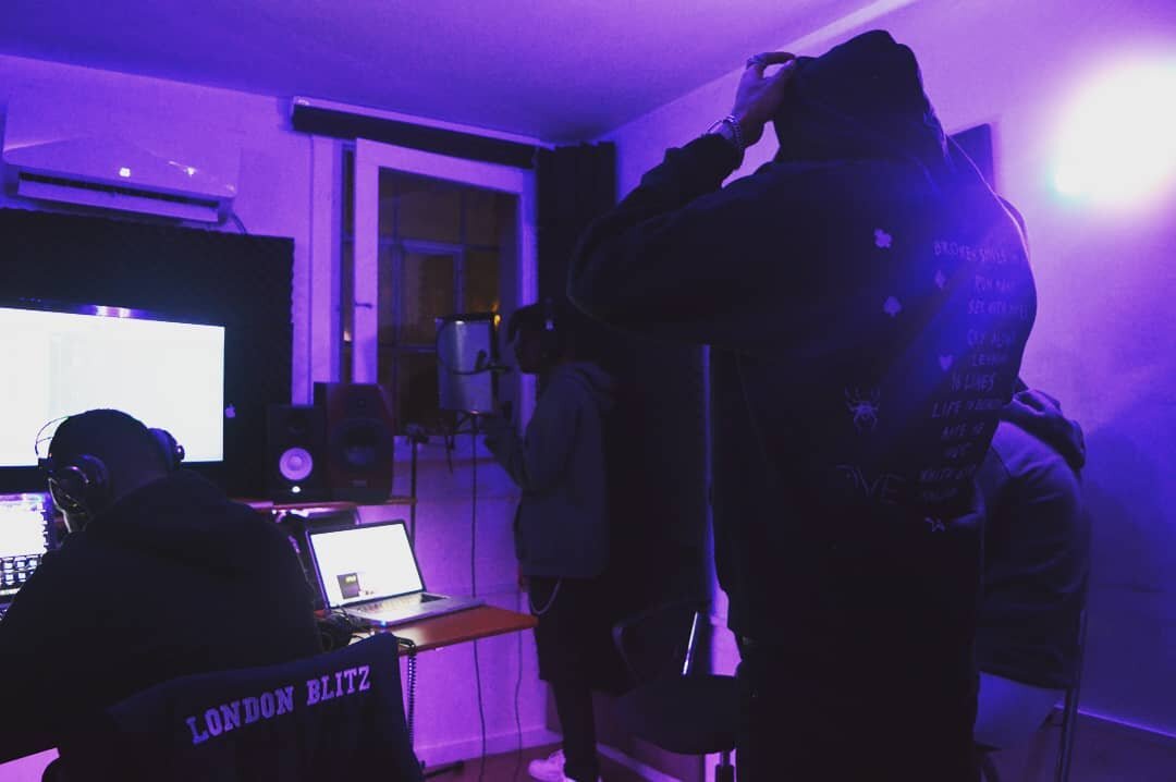 &quot;You already know how its gon play out...&quot;✍🏾
.
Cooking in studio with @trvvon_
@temporary.emotions  @reinmoss
.
#beunstoppable #unstoppable #musicproduction #recordingstudio #SoundsLikeDotinc #trvvon #mollymusic #latenightthoughts #songwri