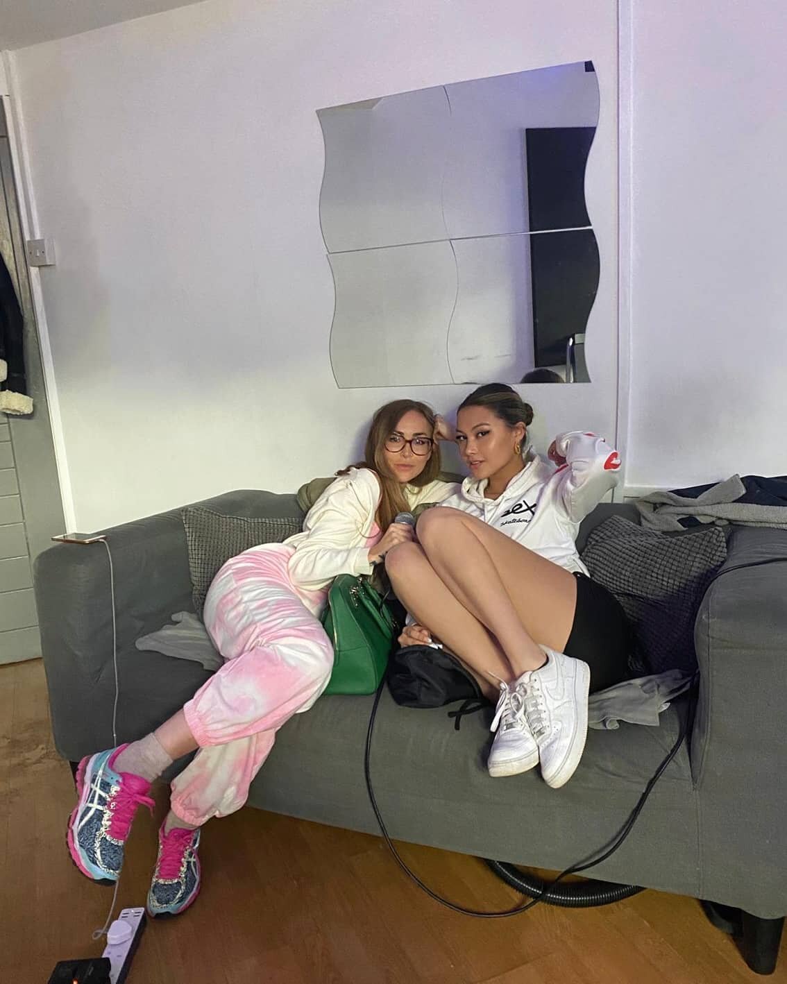 👑👑 Queen's have arrived. 💅💅
.
.
In session with @chantelleleeofficial &amp; @ladyvmusic #hitmakers 🎹✍🏼
.
.
Make sure you follow 📩 @chantelleleeofficial @spotify to get the first to the heat coming #producedbyDotInc 🎹
#dotinc #chantellelee #sp