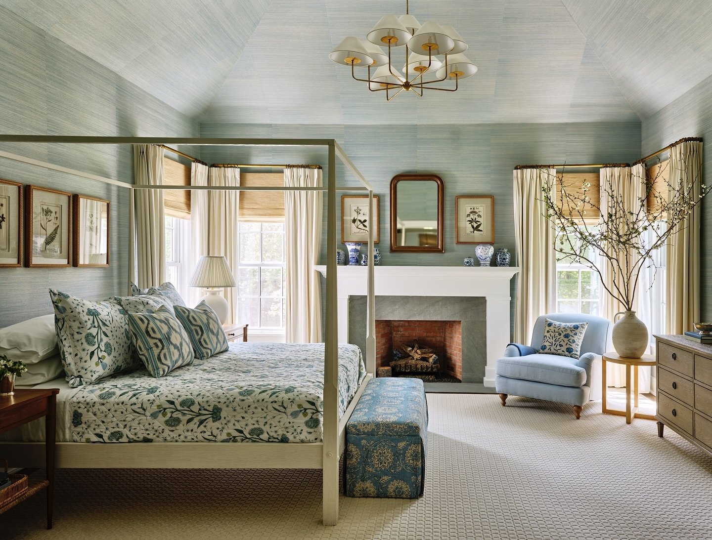 give us all the cozy bedrooms on a grey, rainy day ☁️ our new canaan project, as seen in @housebeautiful photo: @readmckendree styling: @graceharris 🌿 #arielokininteriors