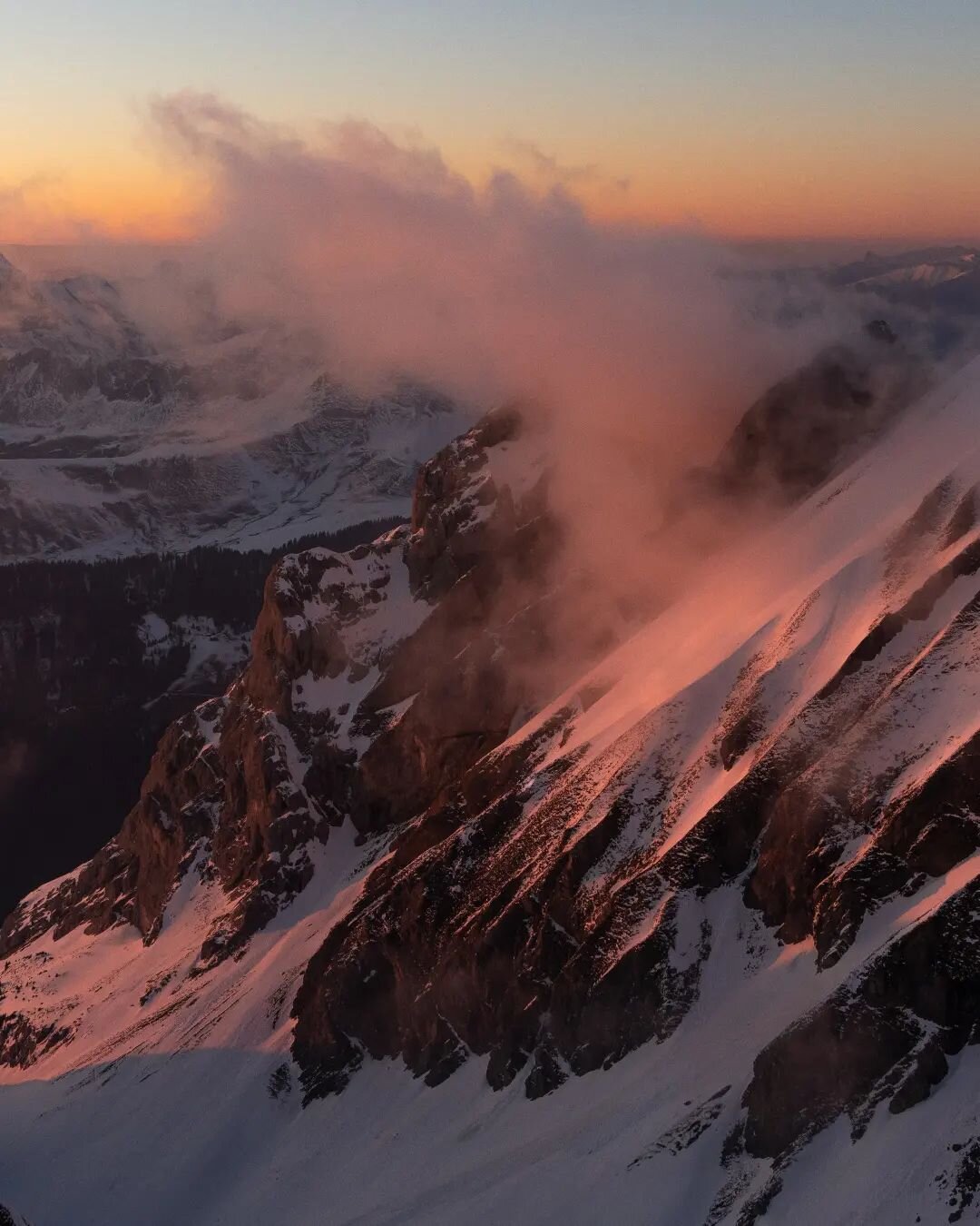 20h34, souvenir hivernal depuis la pointe de Tardevant.

Avril 2023, mont&eacute;e dans la brume &eacute;paisse jusqu'au sommet par-12 degr&eacute;s, l'attente dans le brouillard &agrave; cette temp&eacute;rature pique un peu, jusqu'&agrave; ce que l