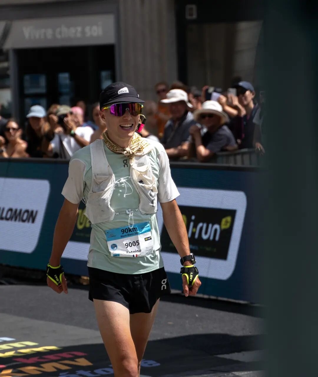 L'arriv&eacute;e de @charvolinantoine sur le 90km du @marathondumontblanc qui r&eacute;alise une tr&egrave;s solide performance, avec cette 5e place en 11h06. Il aura longtemps &eacute;t&eacute; aux avant postes avec Louison Coiffet, avant de l&acirc