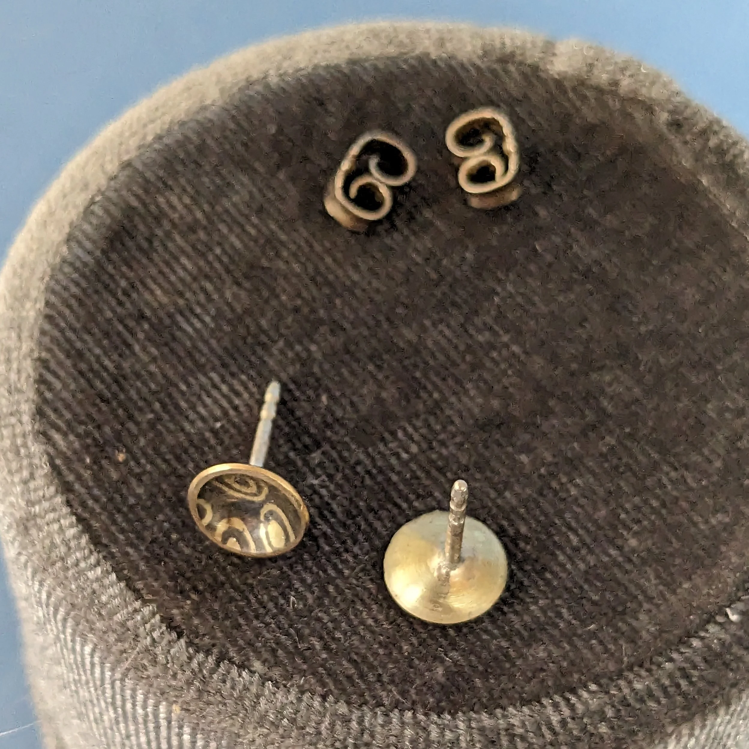 Ohrstecker Mokume Basic Pd500 Au585 rund klein schale (1)b.jpg