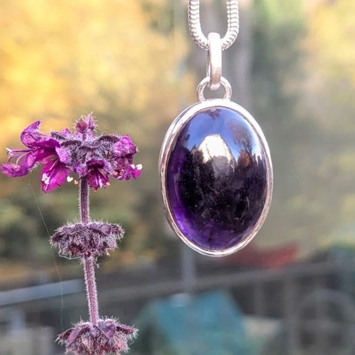Amethyst großer eleganter Anhänger oval an Kette 1.jpg