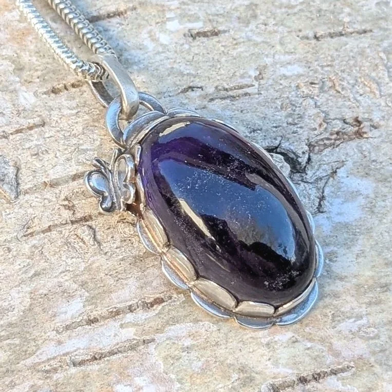 Amethyst+gro%C3%9Fer+ovaler+Anh%C3%A4nger+mit+Schmetterlingen+%2815%29.jpg