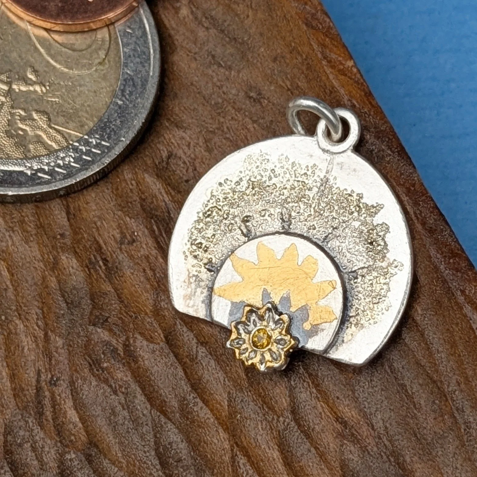 Kettenanhaenger Sonnenaufgang Saphir Gold auf Silber groesse.jpg