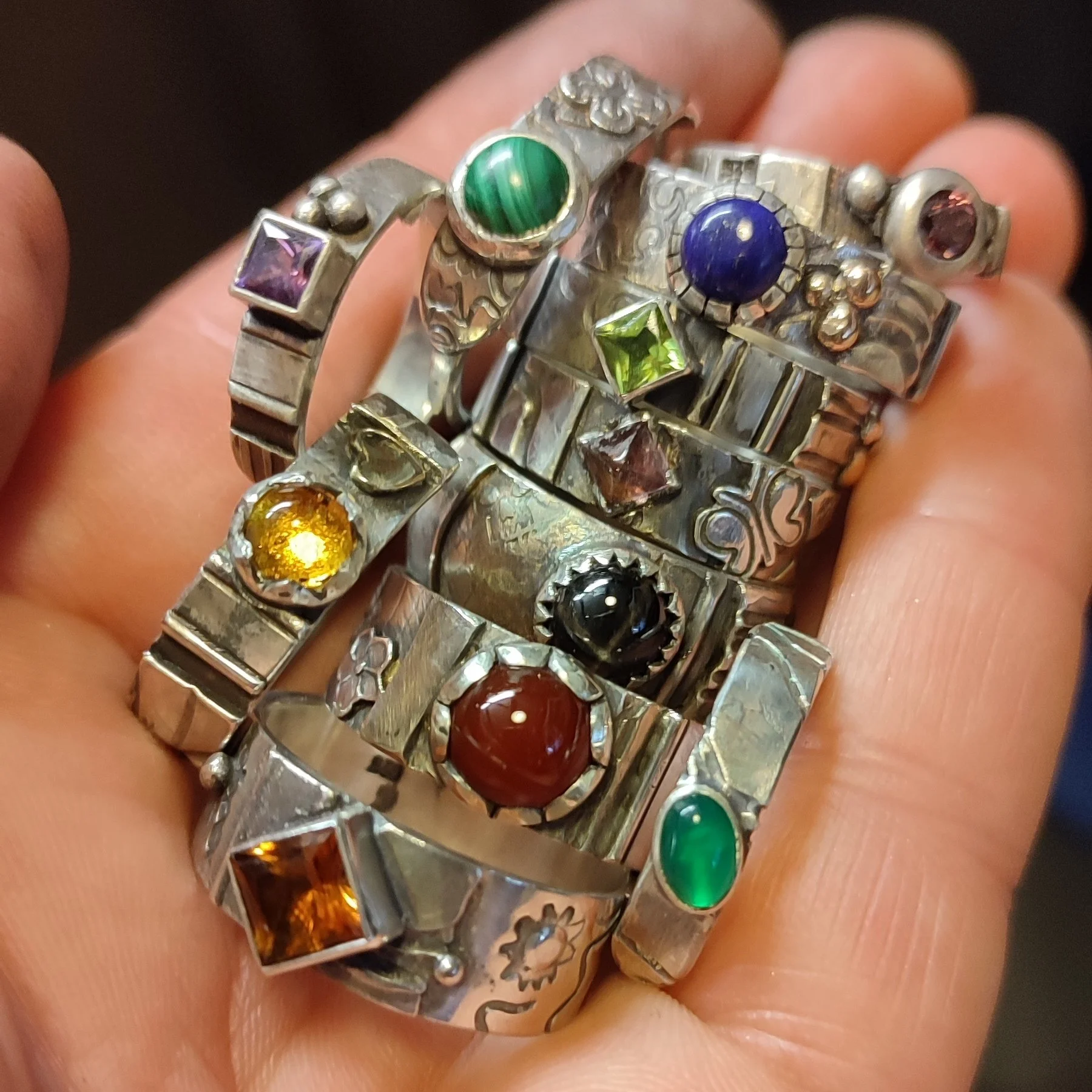 Ringe Mosaik in Hand insta.JPG