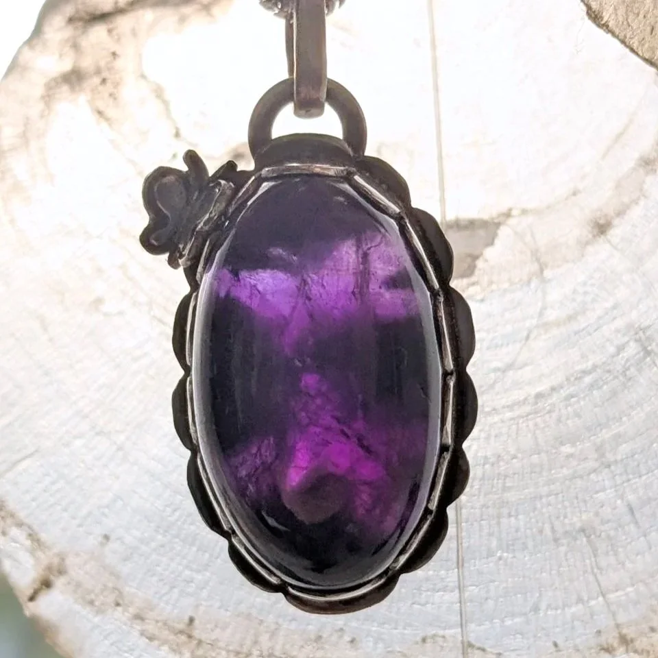 Amethyst+gro%C3%9Fer+ovaler+Anh%C3%A4nger+mit+Schmetterlingen+%284%29.jpg