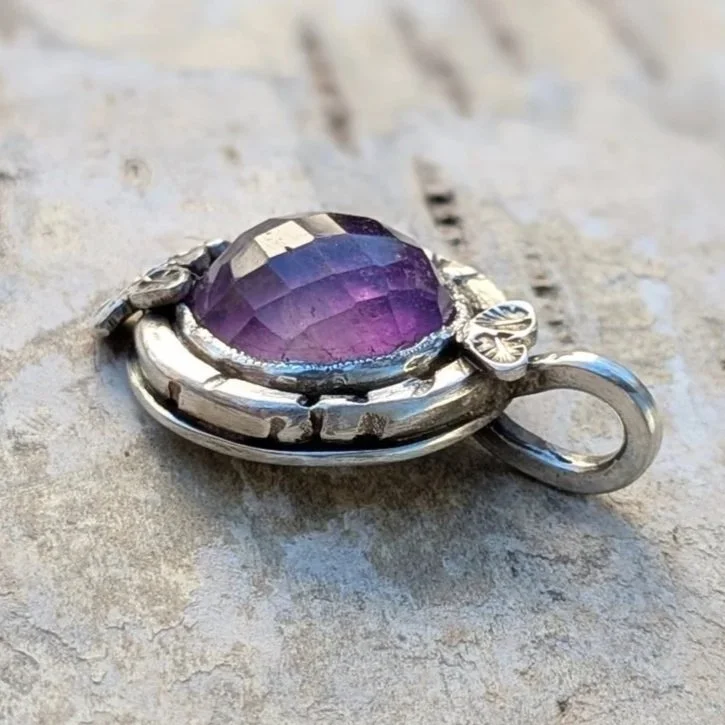 Amethyst+Anh%C3%A4nger+rund+mit+Blumen+%284%29.jpg