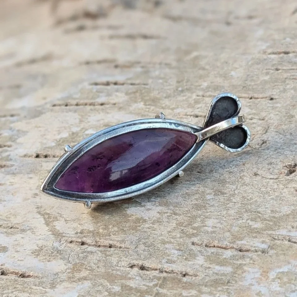 Amethyst+gro%C3%9Fer+Anh%C3%A4nger+Navette+mit+Herz+aus+Silber+%286%29.jpg