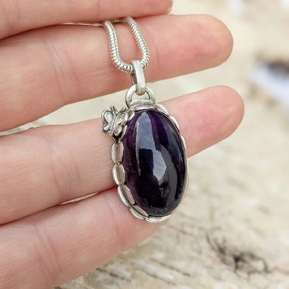 Amethyst+gro%C3%9Fer+ovaler+Anh%C3%A4nger+mit+Schmetterlingen+%287%29.jpg