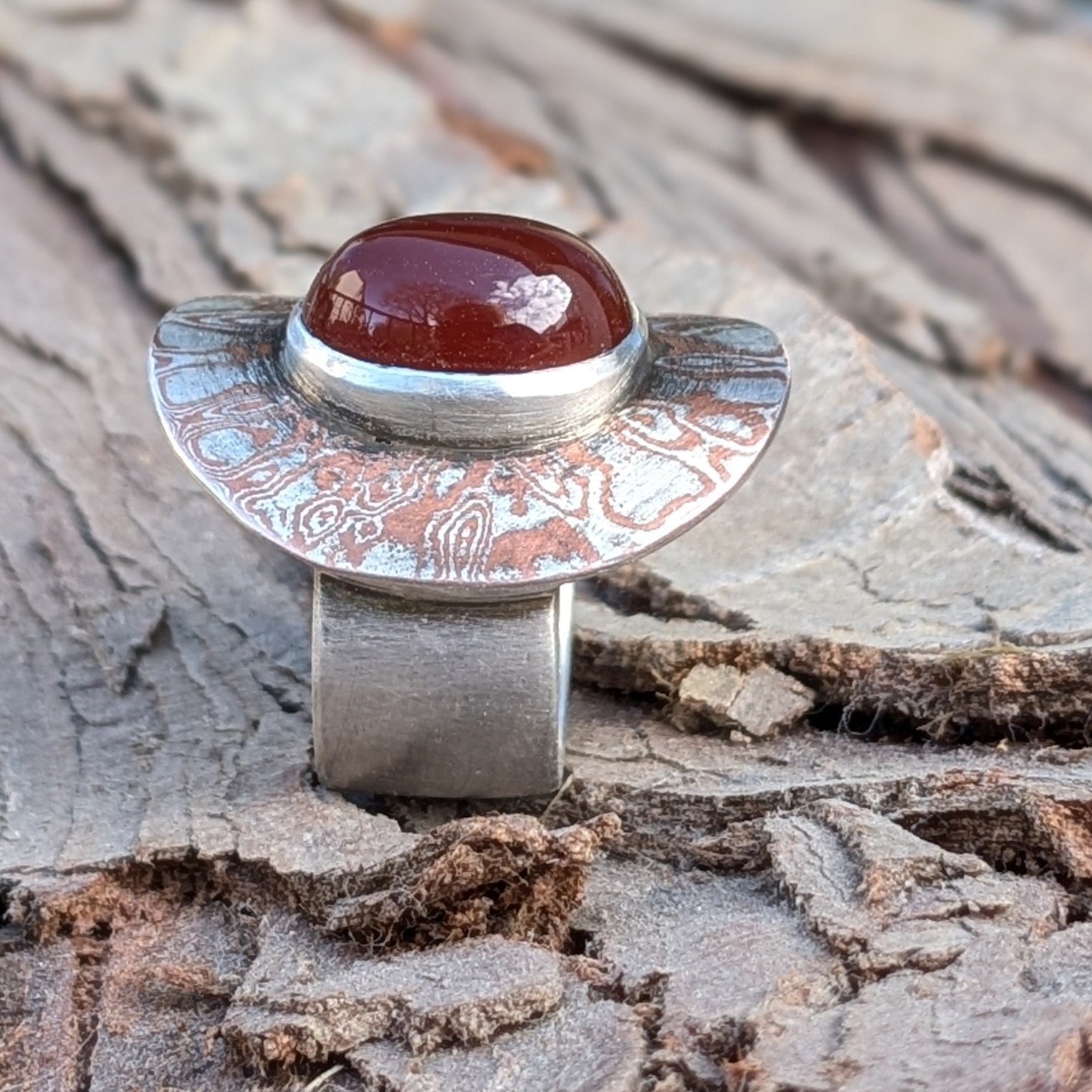 Cocktail Ring Mokume Cu Ag Karneol seitlich.jpg