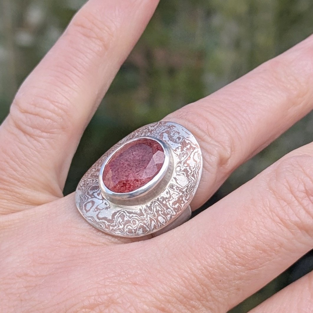 Cocktail Ring Mokume Cu Ag Himbeer Quarz Handschmeichler.jpg