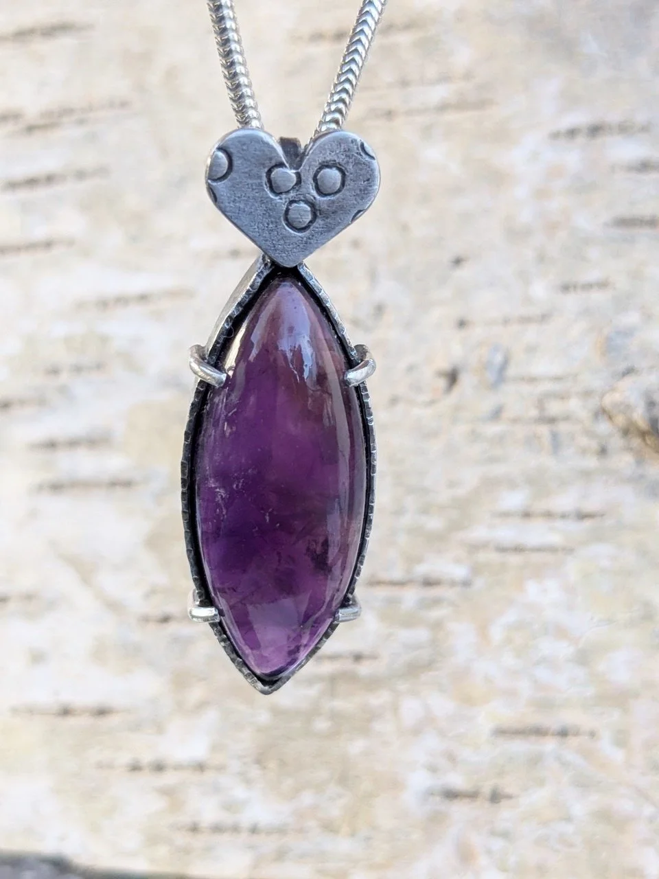 Amethyst großer Anhänger Navette mit Herz aus Silber