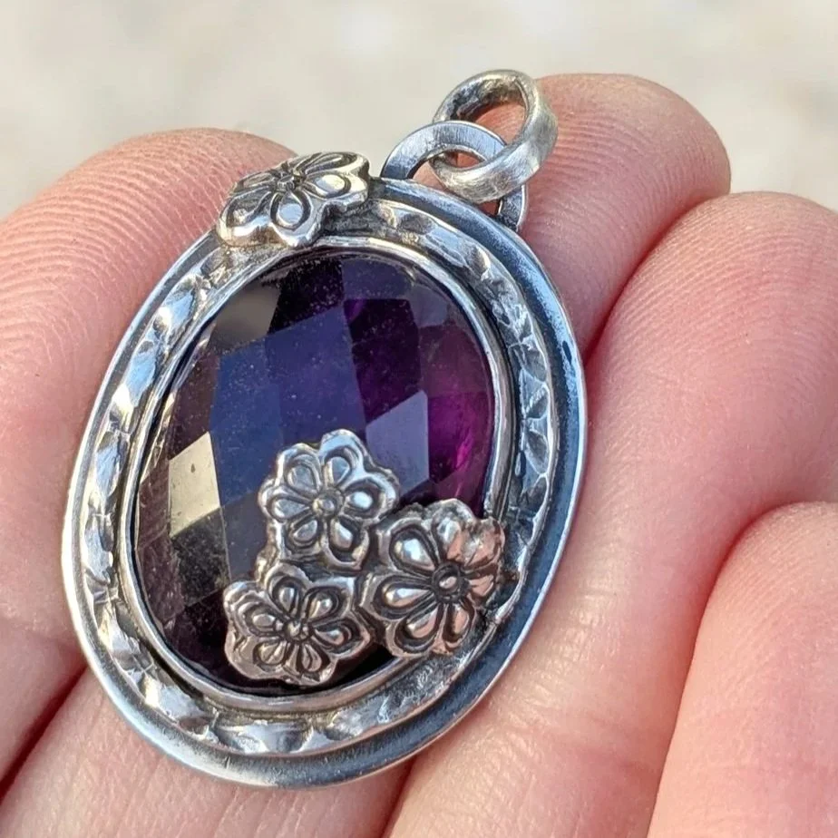 Amethyst+gro%C3%9Fer+ovaler+Anh%C3%A4nger+mit+Blumen+%286%29.jpg