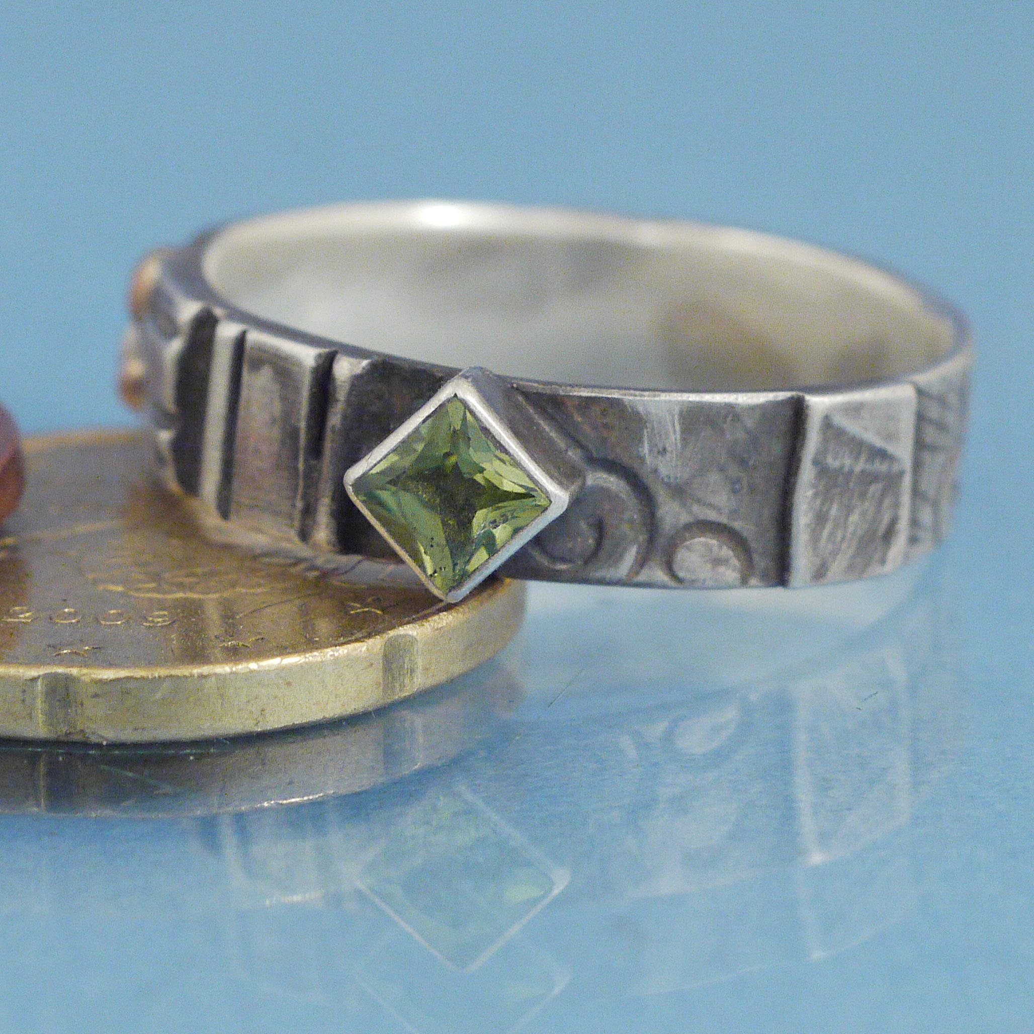 Ringe Mosaik Peridot Triskel 1.JPG