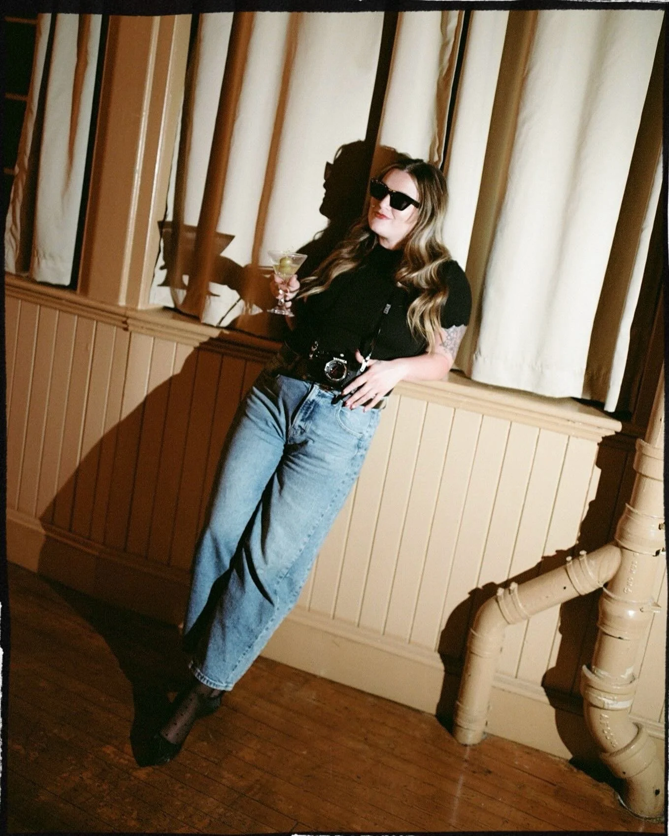 branding photos with a twist (or an olive) for the ever iconic @a.marie.photo 🎞️ 💋 working with fellow creatives is absolutely everything to me!!