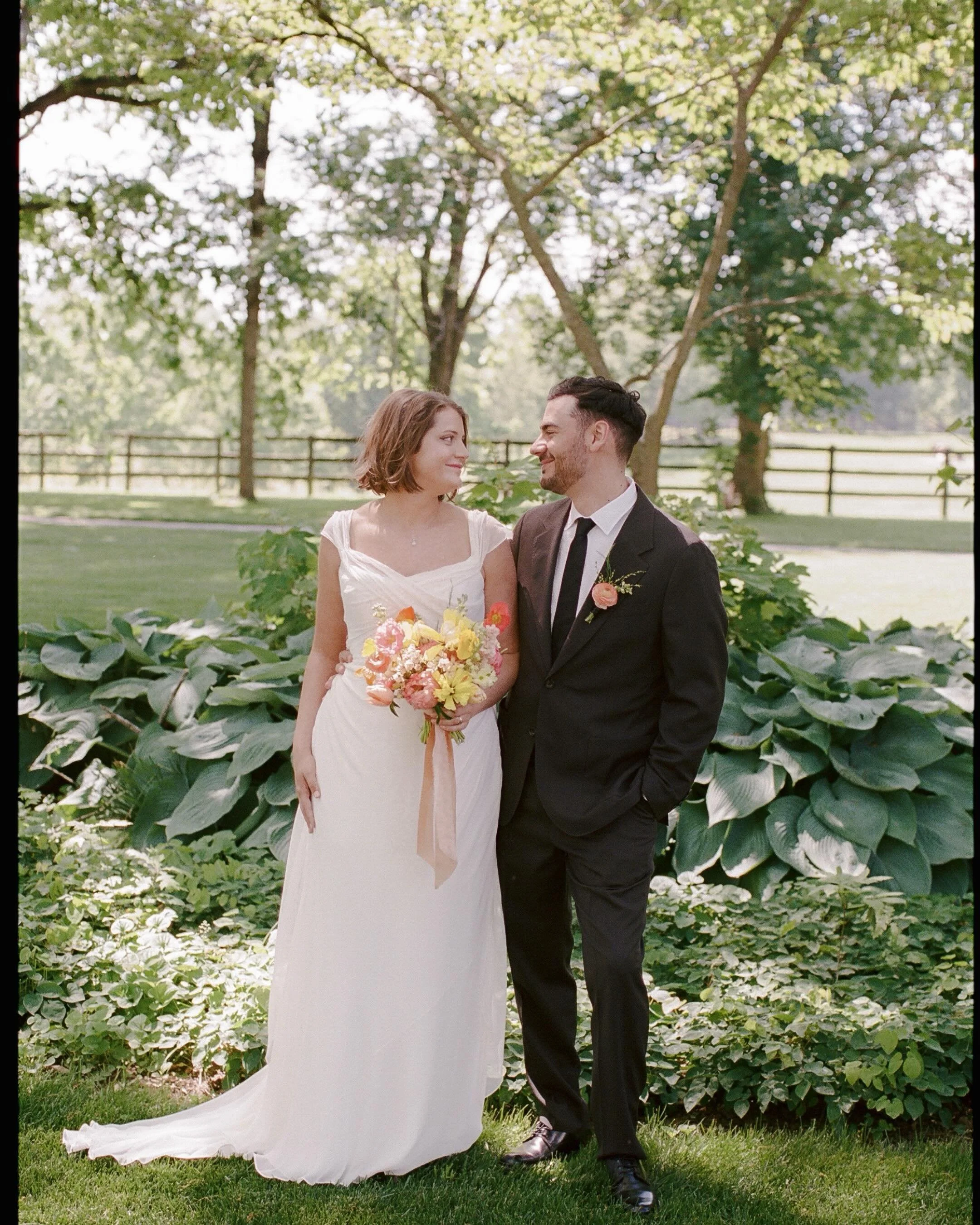 First glimpse of Liz &amp; James&rsquo;s perfectly sweet day at Saxony Farms. Surrounded by horses and luscious Kentucky green ❣️

Vendor team ⭐️ 
Photo @joanna_creates 
Planning @remingtoneventco 
Venue @saxonyfarm 
Florals @edenroots_flowerfarm 
HM