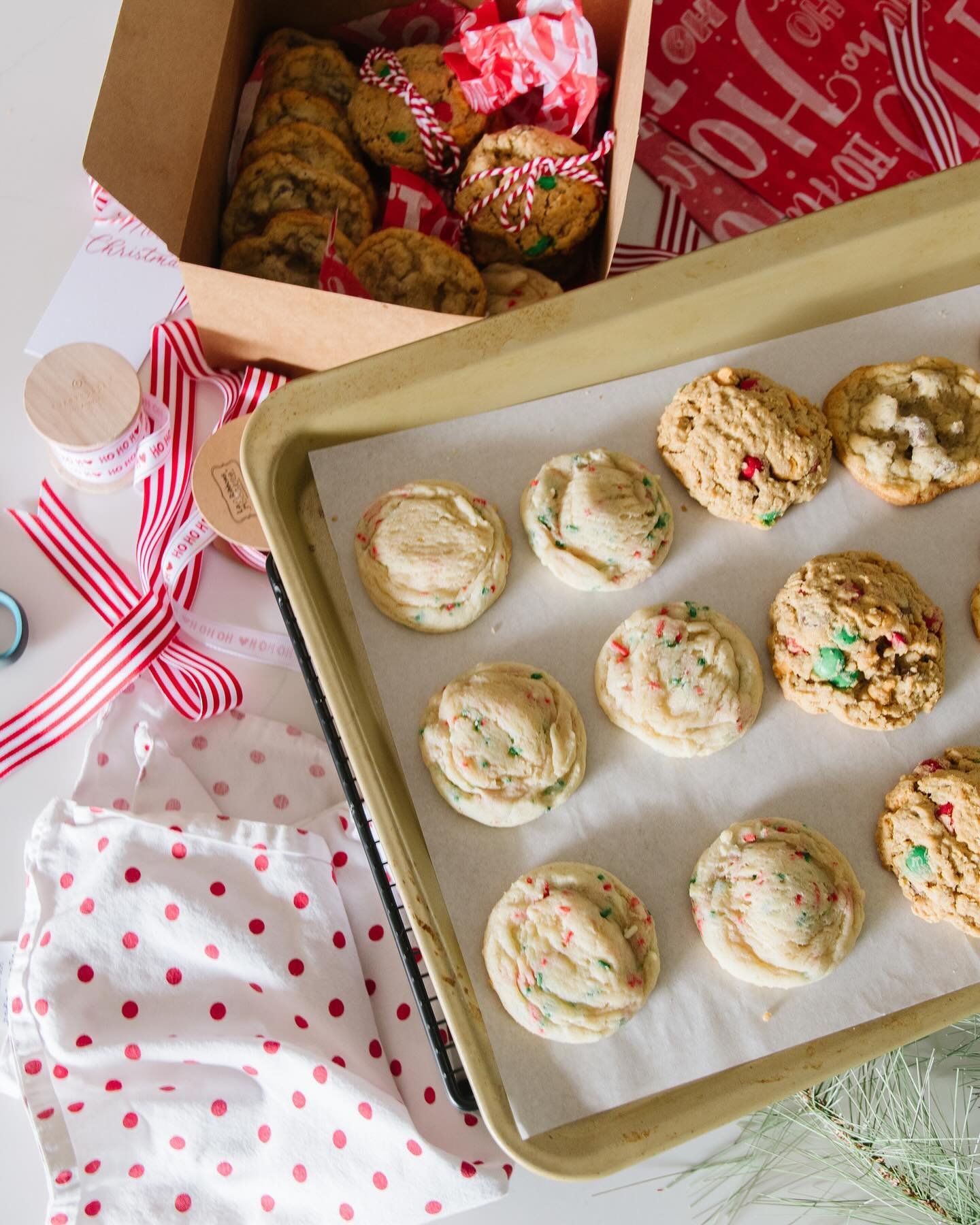 Client gifts ✅
Teacher gifts ✅
Hostess gifts ✅
Corporate gifts ✅

Place your orders soon for holiday gifting!

#gifts #giftideas #bettertogivethanreceive #thegiftthatkeepsongiving #sweettooth #cookies #cookiesofinstagram #coookiesofig #homemade #fres
