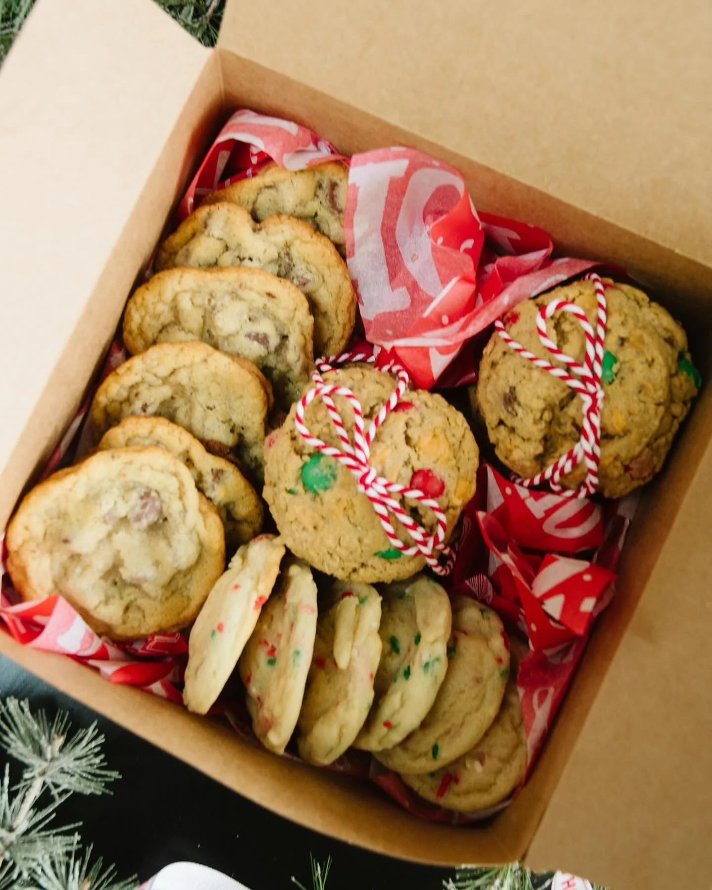 The big guy 🎅🏼 comes in T-6 sleeps (but who is counting 🤣)! If you need Santa cookies, we gotchu! There really is nothing better than a Sweeties Santa cookie&hellip;.just sayin! 😉

📸: @hallmanray

#santacookies #christmastime #christmascookies #