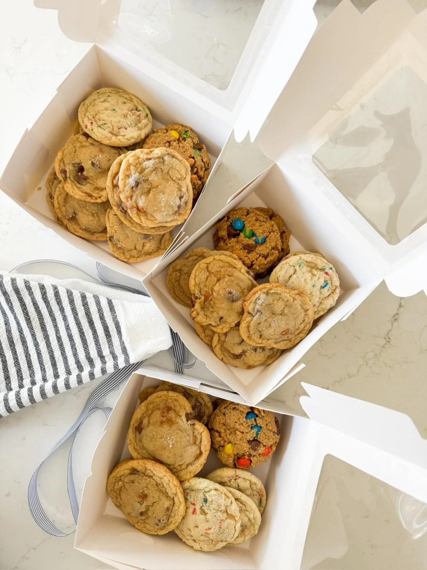 Baked, boxed and ready to gift!

Think client gift, team gift, teacher gift, office gift, friend gift, work party&hellip;..you name it, freshly baked cookies always hits!

Link in bio to order. Or via DM, text or email!

#bakedcookies #holidaycookies