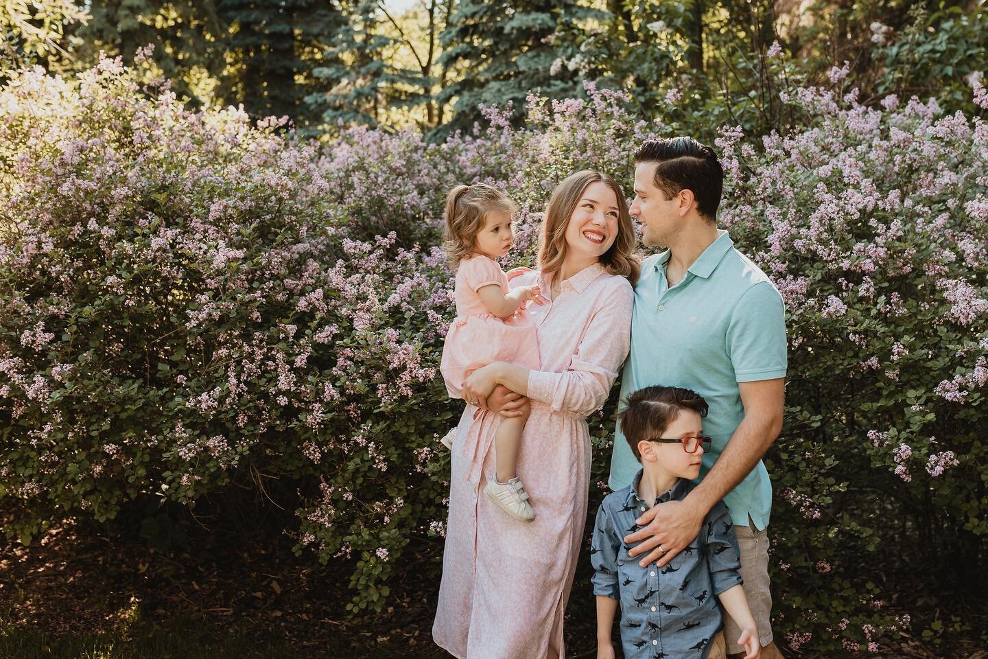 Just breathe in those lilacs. ✨ I was really hoping to get to do mini sessions during lilac season this year, but planning around the short bloom season and lockdown restrictions was a bit much. That will be the plan for next year. I&rsquo;m so happy