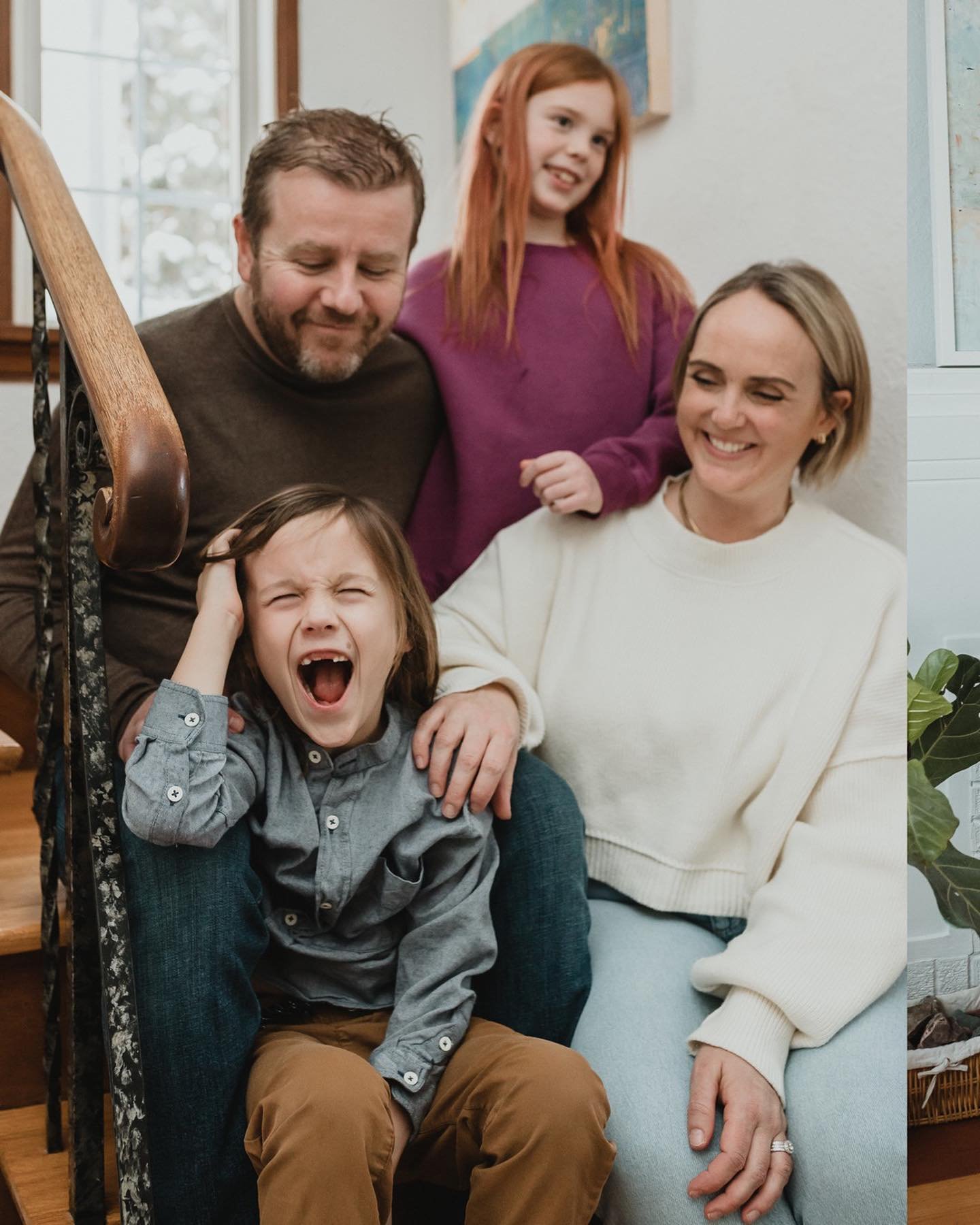 Here is your sign to have your family session at home! Capture those smiles, goofy faces, love and cuddles in your natural habitat. I love the cozy vibes of at home sessions and the extra sentimental value it brings to the session (not to mention it 