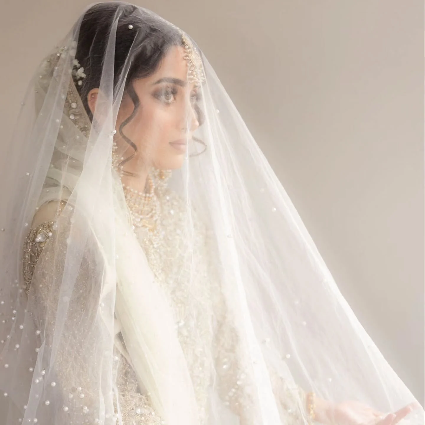 You shouldn&rsquo;t have to trade feeling like yourself for looking like a bride. 🫣
Your makeup should feel weightless, last all day, and still look like you when you laugh, cry, and see yourself in photos years from now. Soft. Polished. Timeless.
I