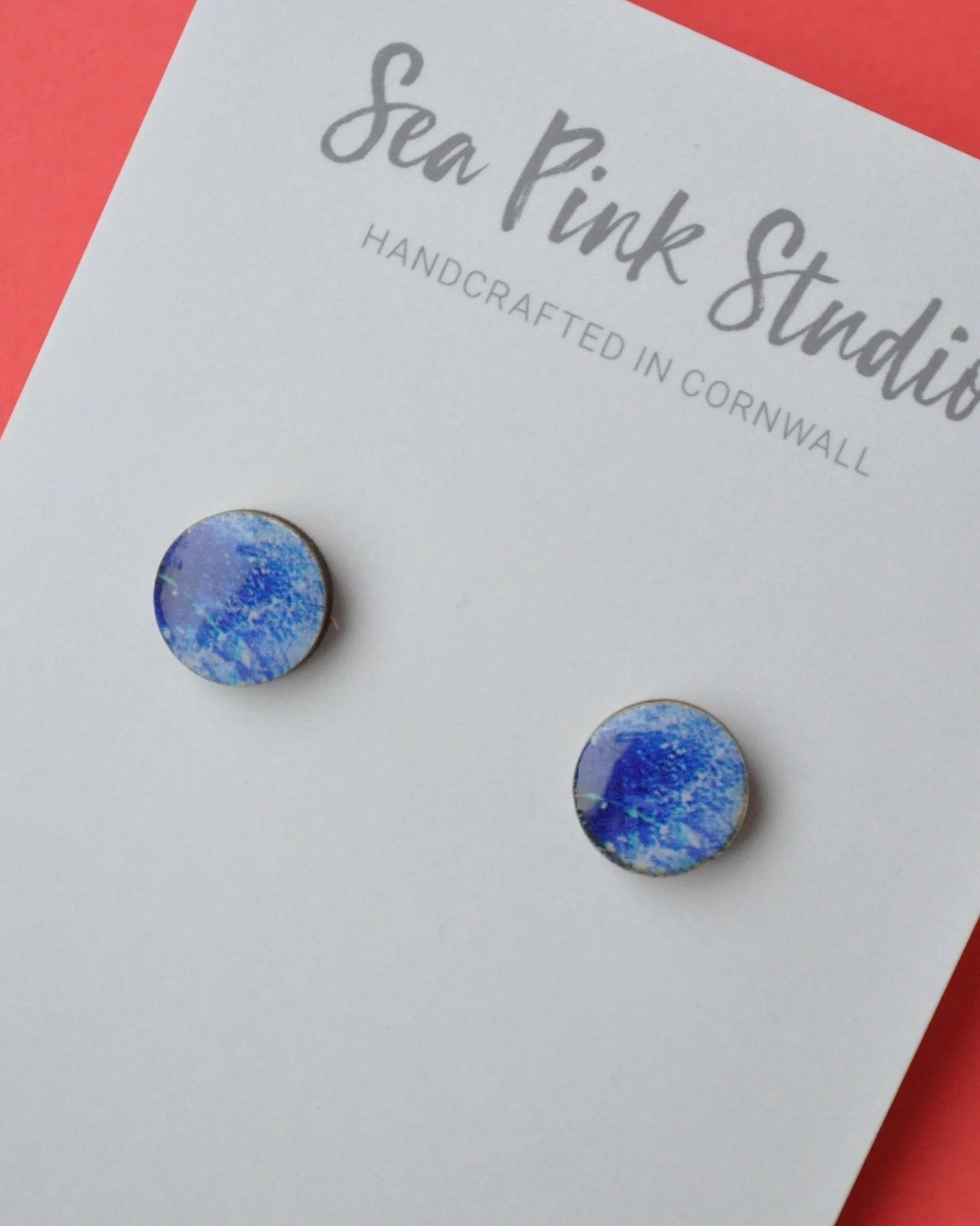 Really, really, hoping that the sun will be coming back one day&hellip; In the meantime, here&rsquo;s some of my lovely mini stud earrings, decorated in an abstract pattern, reminiscent of mackerel skies on summer days. Really can&rsquo;t wait to be 