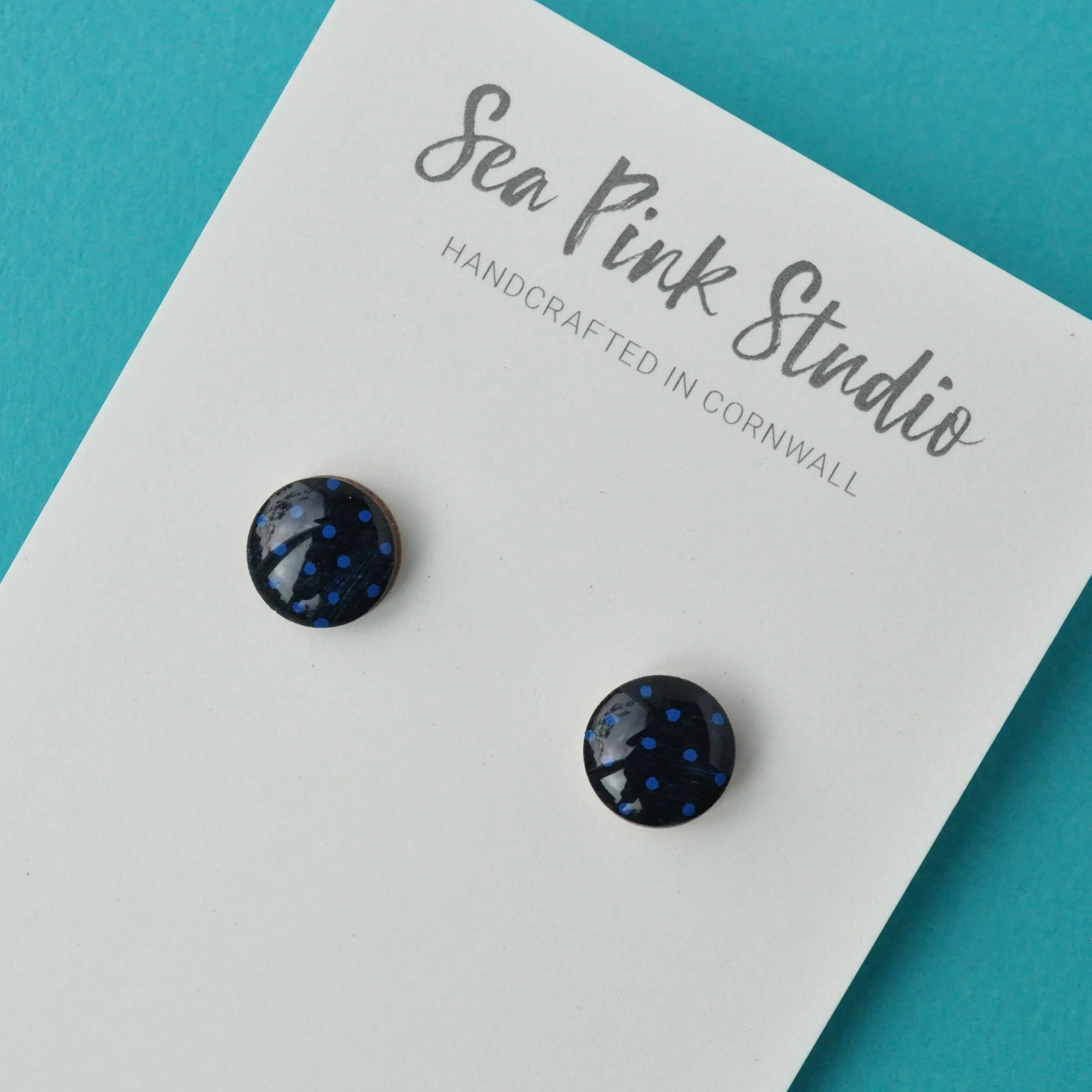 Spotty_Mini_Stud_Black1.jpg