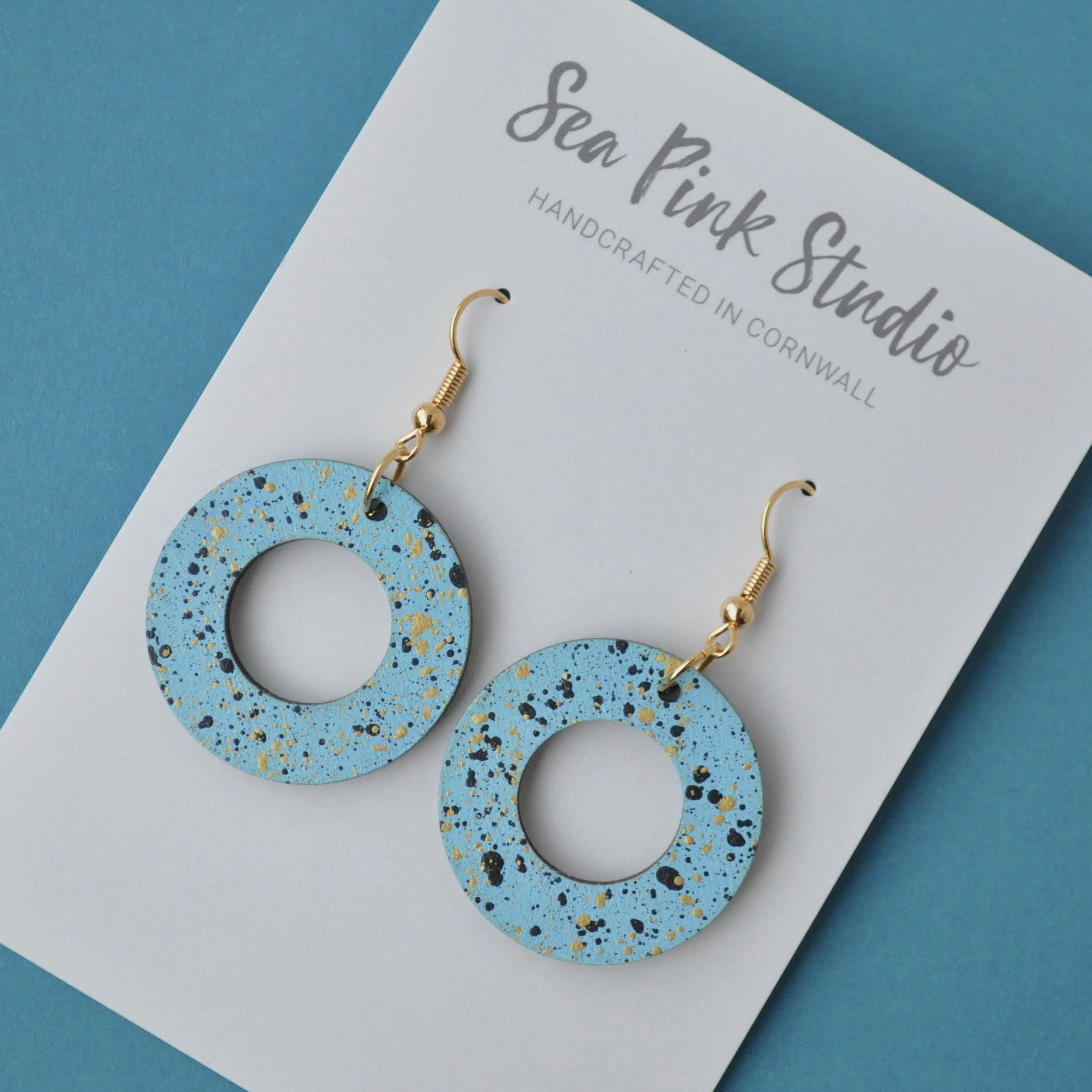 Arty Speckled wooden ring earrings turquoise
