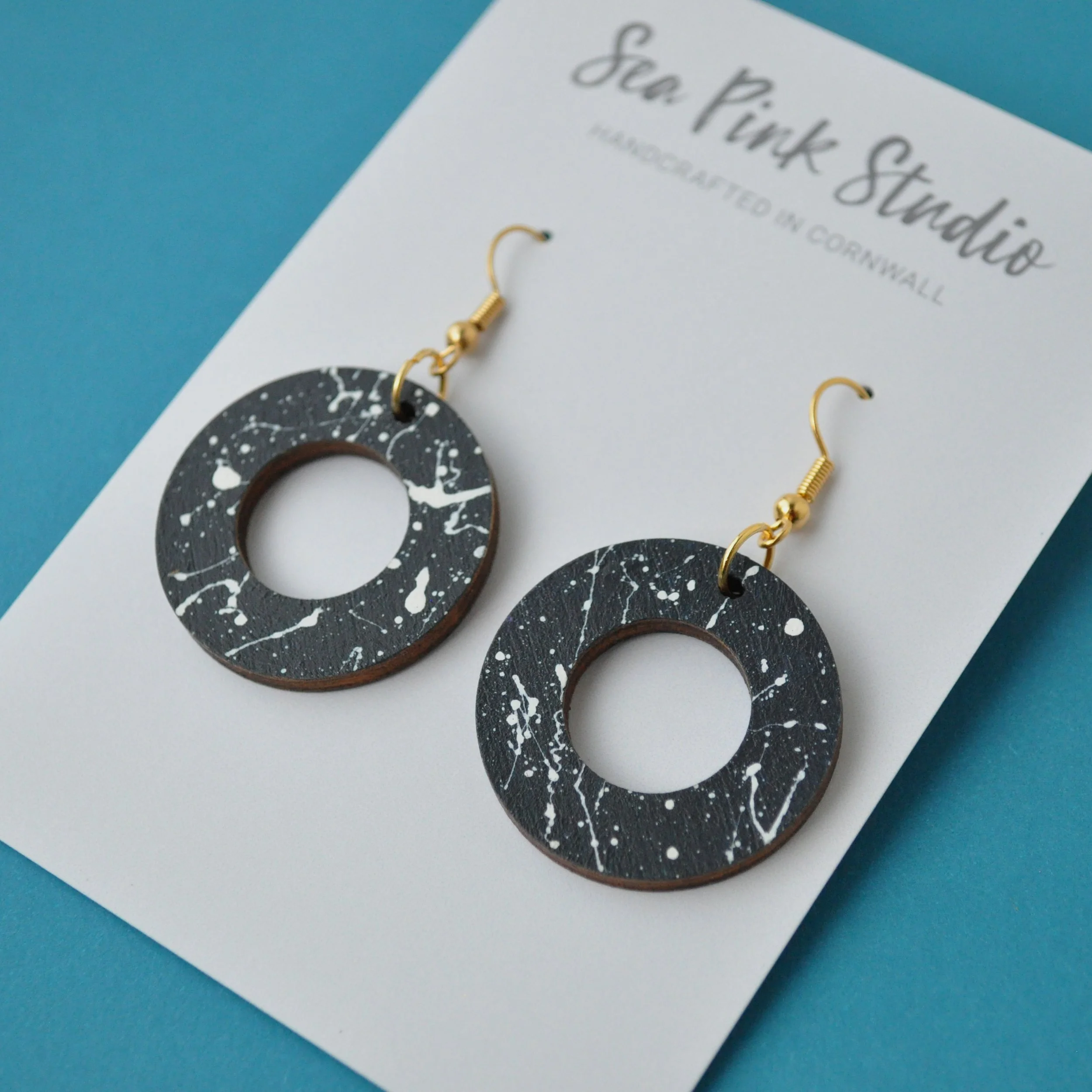 Arty Speckled wooden ring earrings