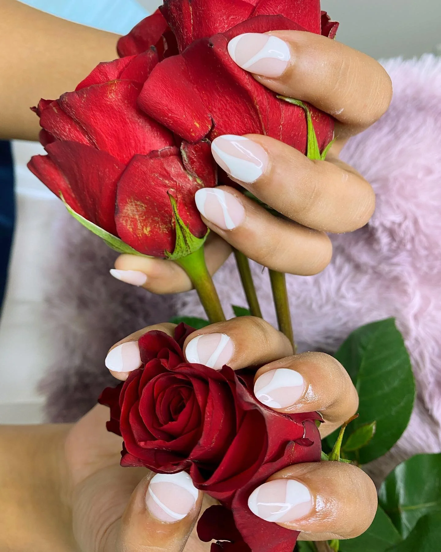 Happy Saturday! We are open today from 11-6pm, see you in the salon ❤️