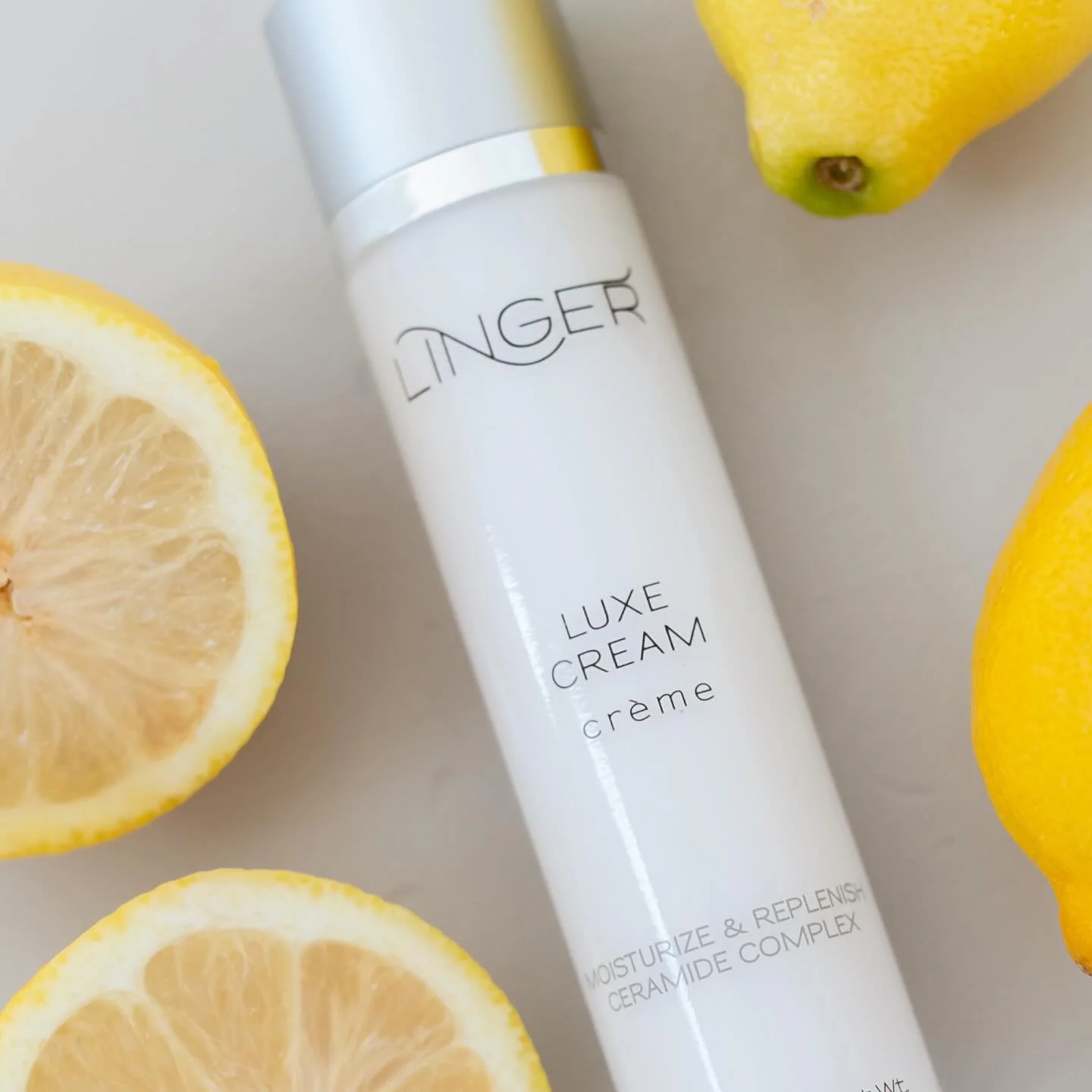 ❄️GIVEAWAY❄️

The LINGER Luxe Cream 🫐🍋
She is absolute luxury. 
With this triple ceramide complex formula it&rsquo;s like wrapping your skin in a cashmere scarf before leaving the house🧣❤️

Winner will receive a bottle of our favourite winter mois