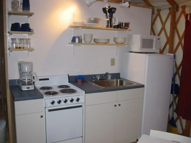 yurt kitchen_IMG.JPG