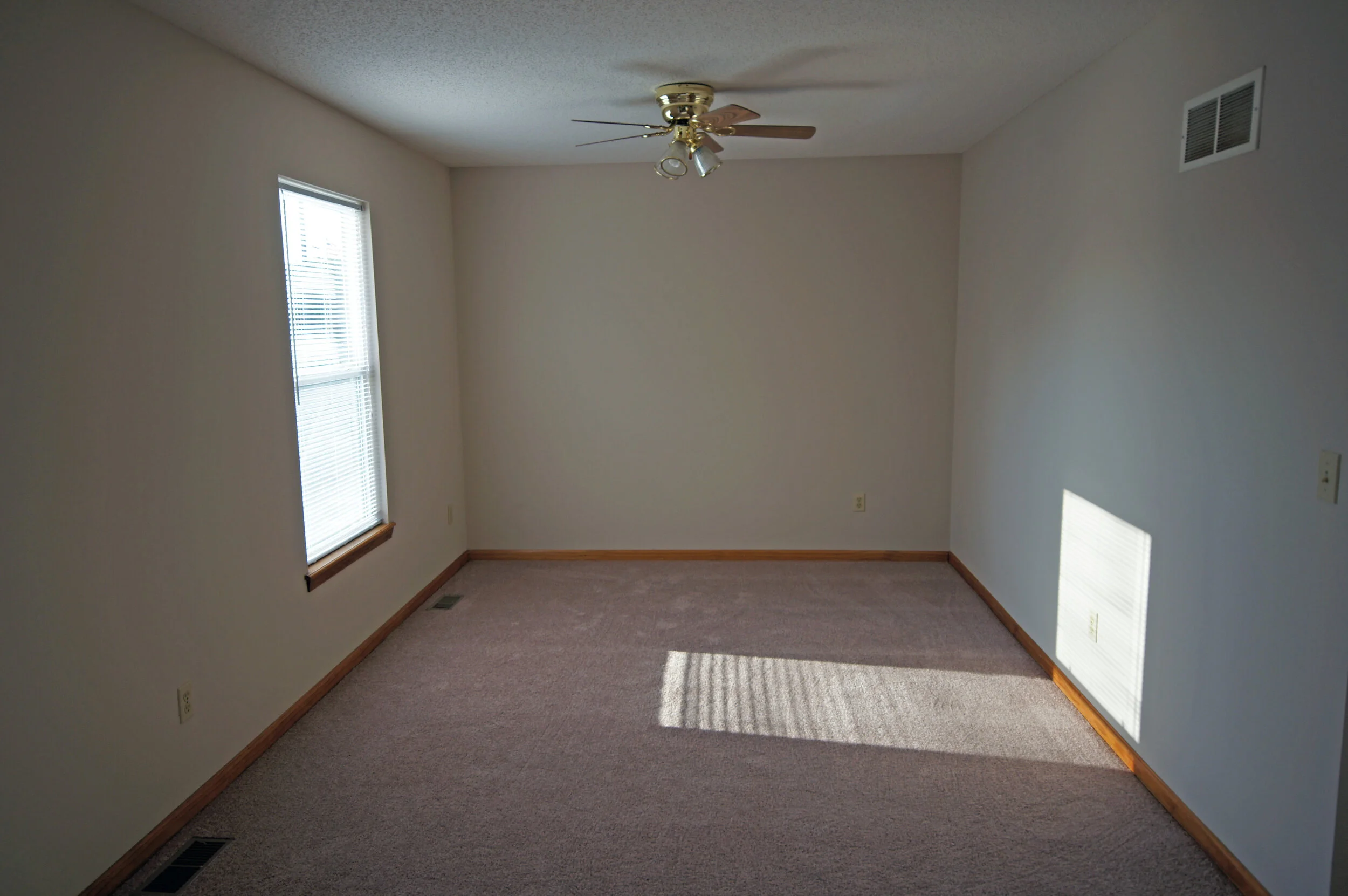 4 - Dining, Multi-purpose rm.JPG