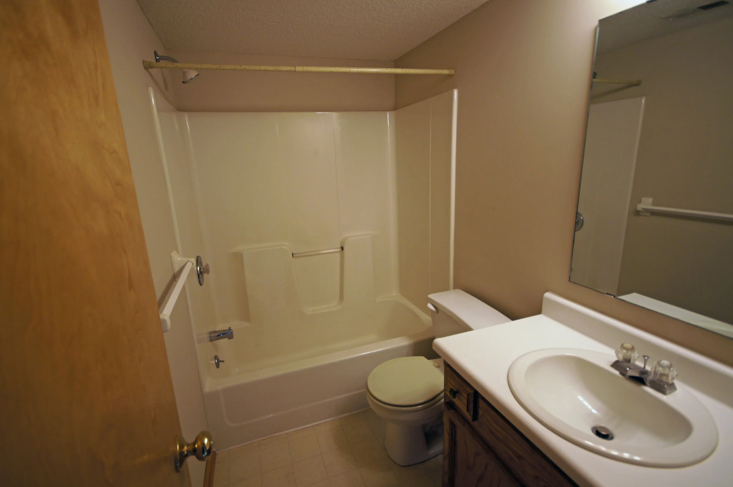 10 - 2nd Bathroom.JPG