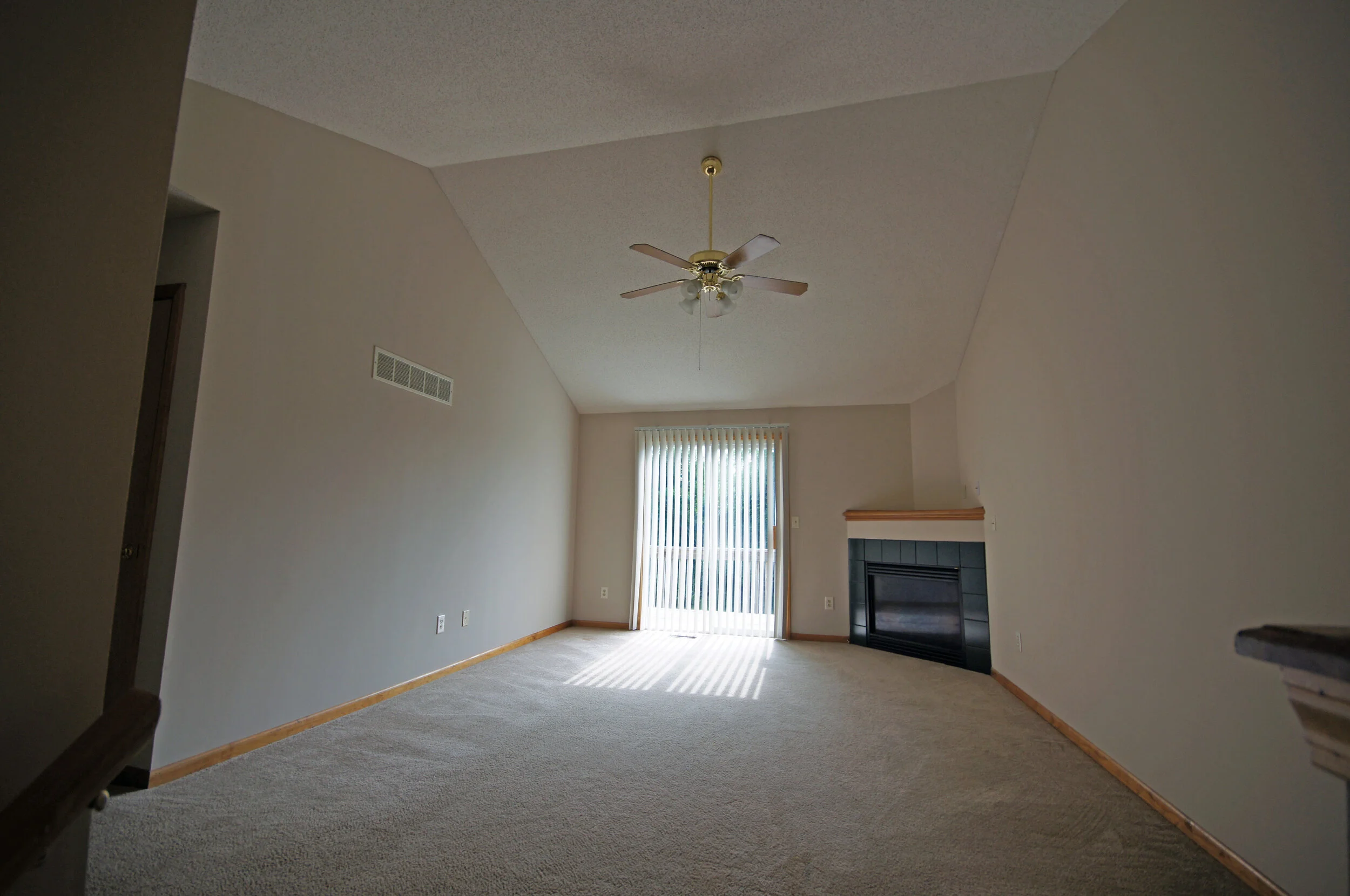 21 - Great Rm looking toward deck.JPG