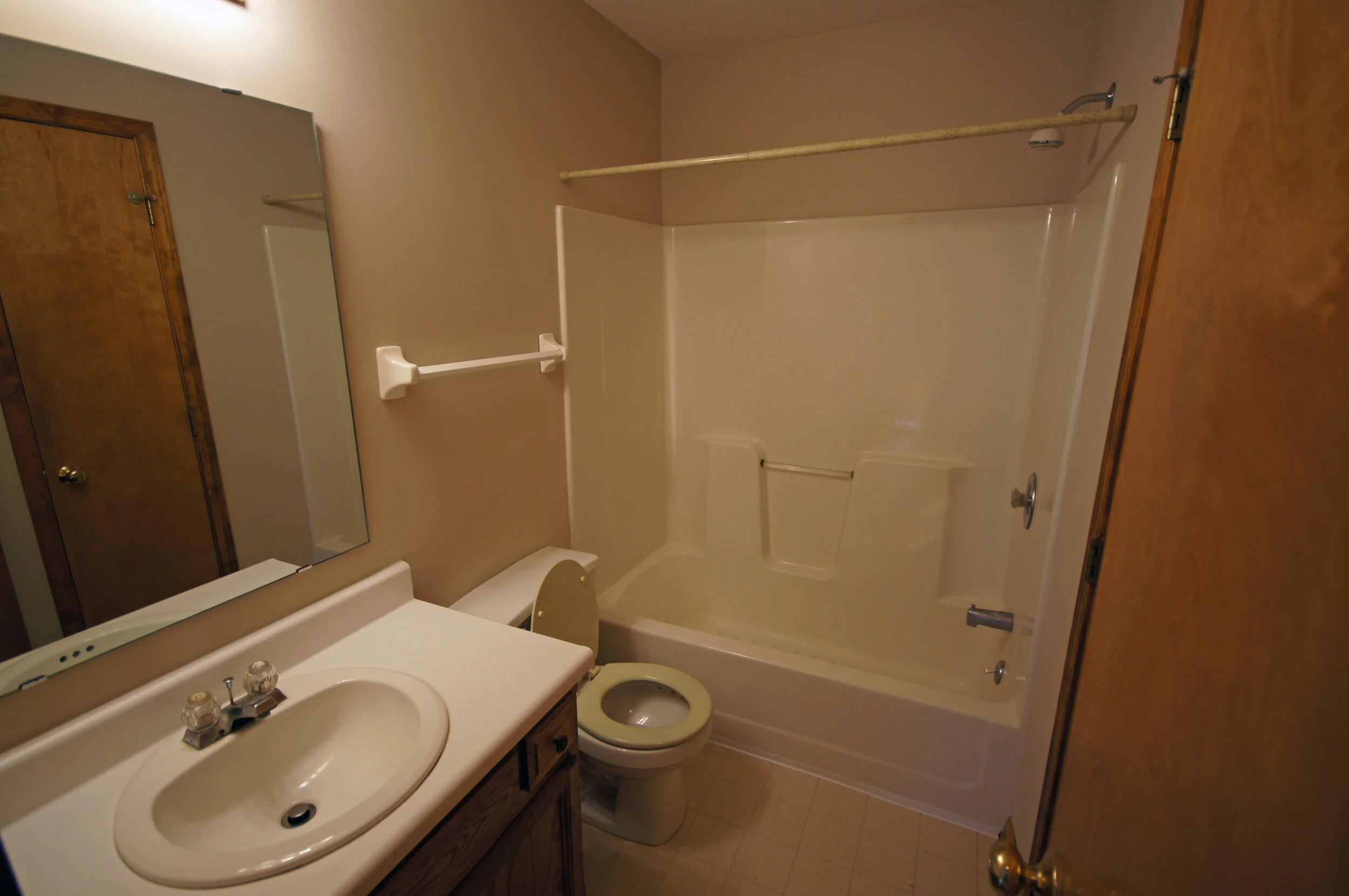 7 - Hall-Mstr Bath.JPG