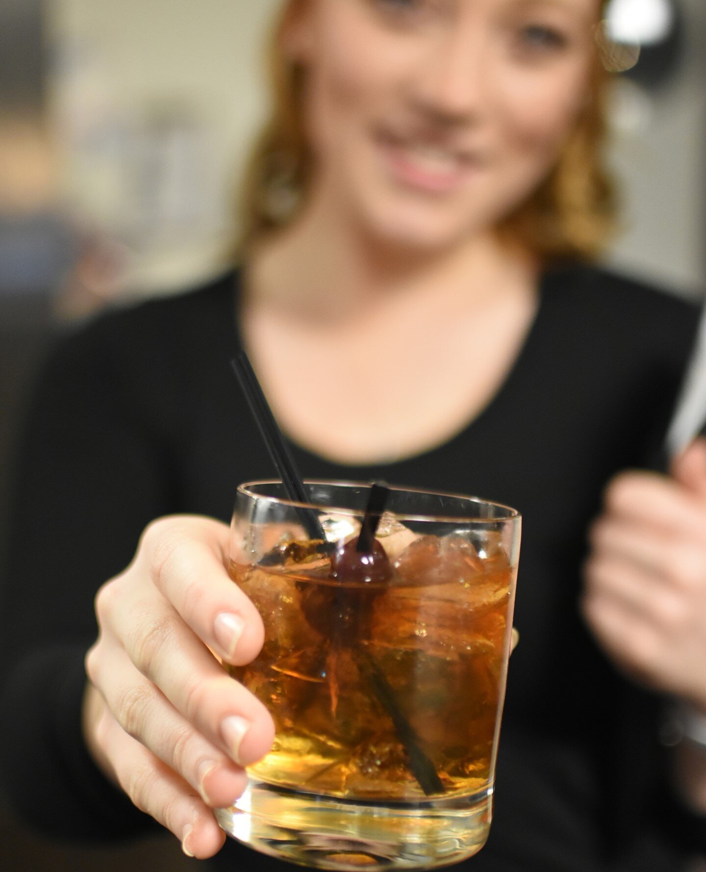 It's a great day for a delicious cocktail. Cheers! 🥃⁠
⁠
⁠
#akron #akronohio #eatlocalohio #akronfood #thisiscle #ohiofinditthere #ohioexplored #localeats #330 #akroneats #akronfoodie #eeeeeats #beautifulcuisines #freshseafood #besthappyhour #akronli