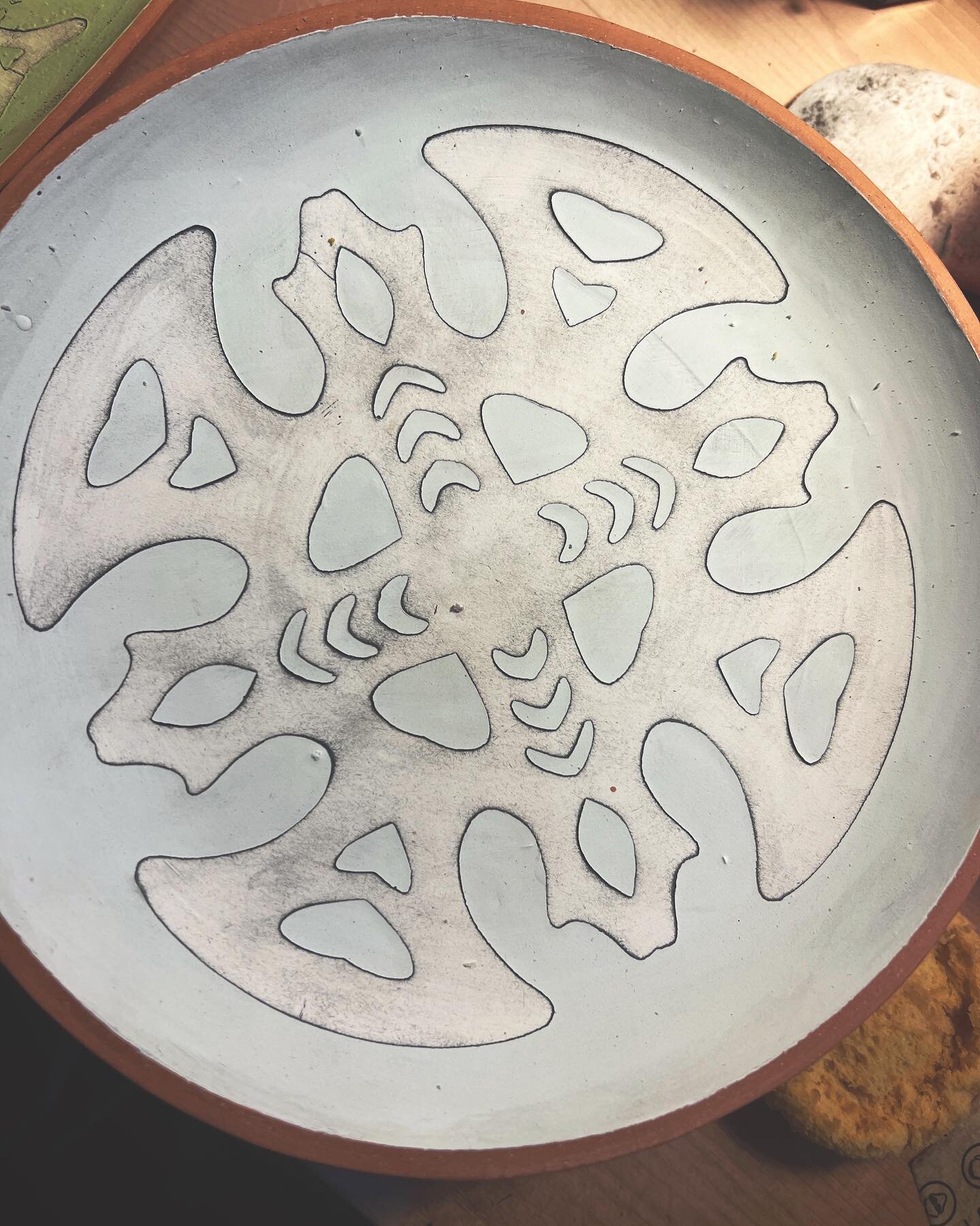 Excited about these guys. They&rsquo;ve been bisque fired and covered with a wash of black underglaze to bring out the texture. Now for some clear glaze, and another journey through the kiln. Stay tuned. :)
.
.
.
#pottery #ceramicstudio #clay #functi