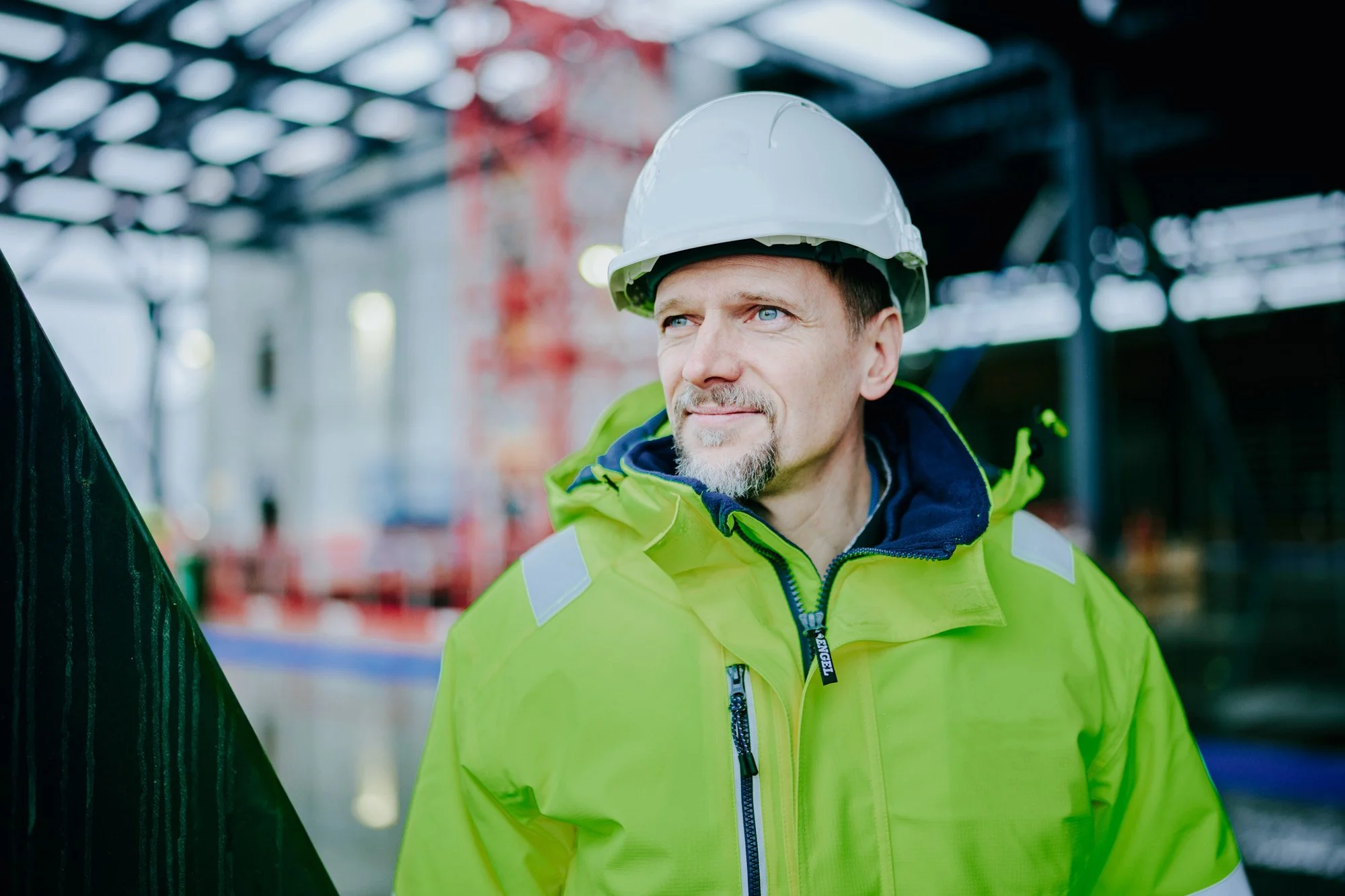 byggerådgiver arbejder på byggeplads