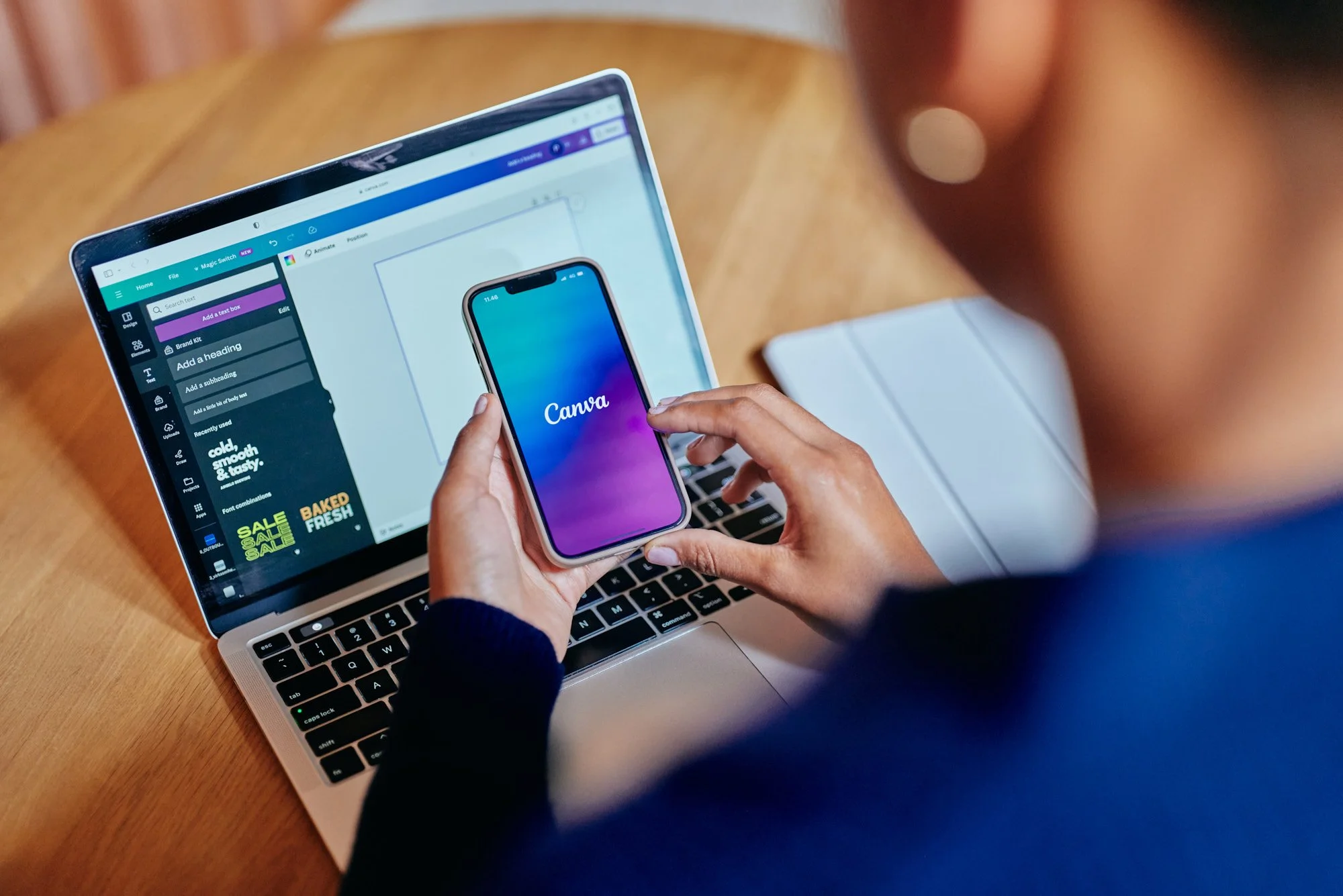 kvinde arbejder med canva