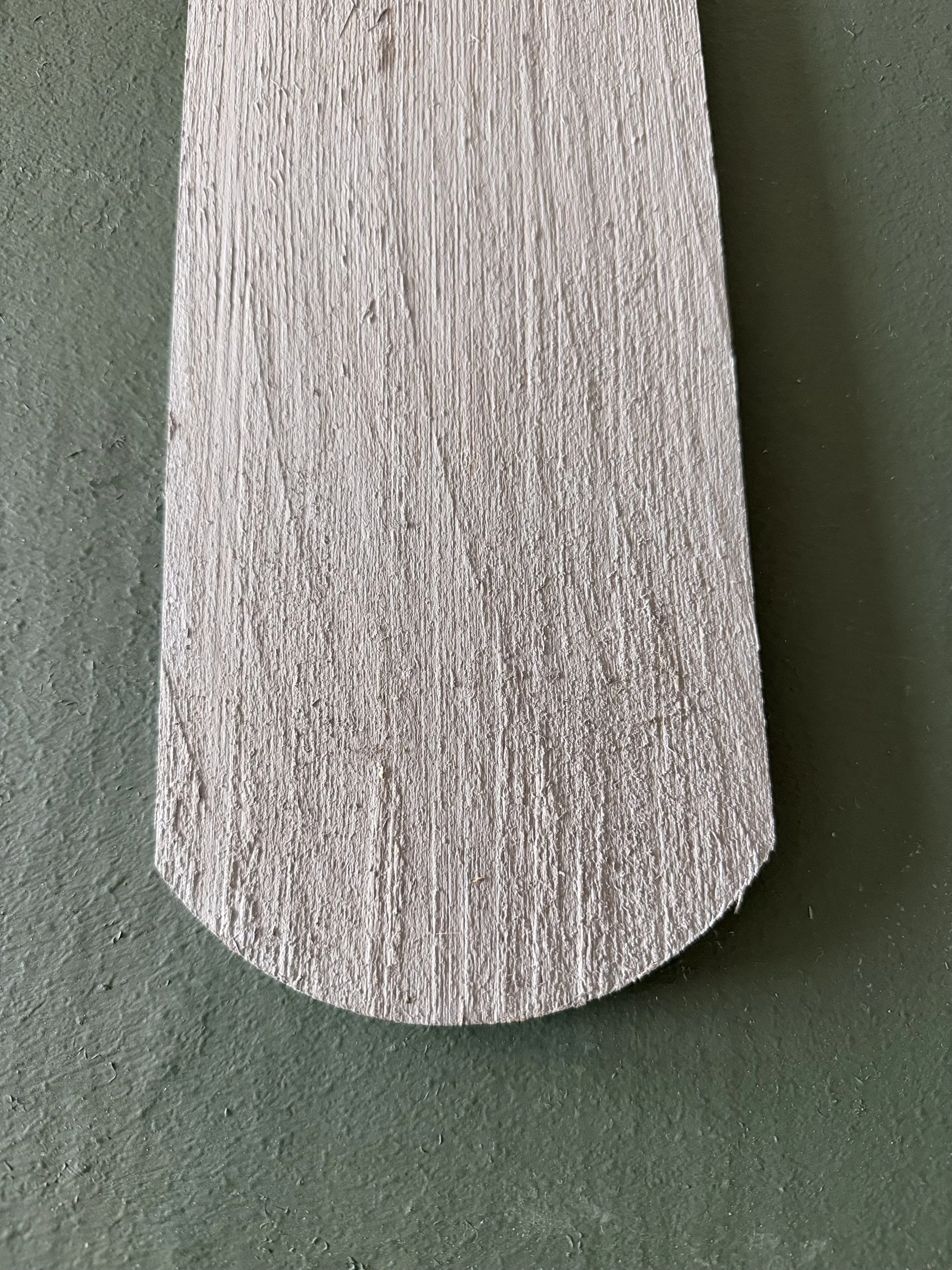 Western Red 18" Fancy Cut Primed Shingle - Fish Scale