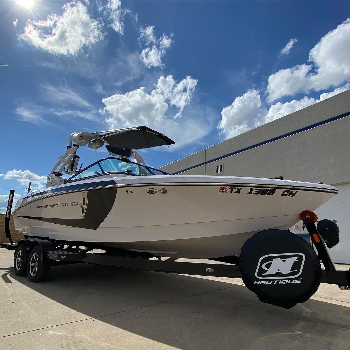 23&rsquo; Ski Nautique washed, polished &amp; ceramic coated. 

#nautique #wakesurf #lakelife #nautiqueboats #wakeboard #wakesurfing #boatlife #g #wakeboat #lake #boat #boating #summer #wakeboarding #surf #waterski #mastercraft #wake #wakeboatporn #w