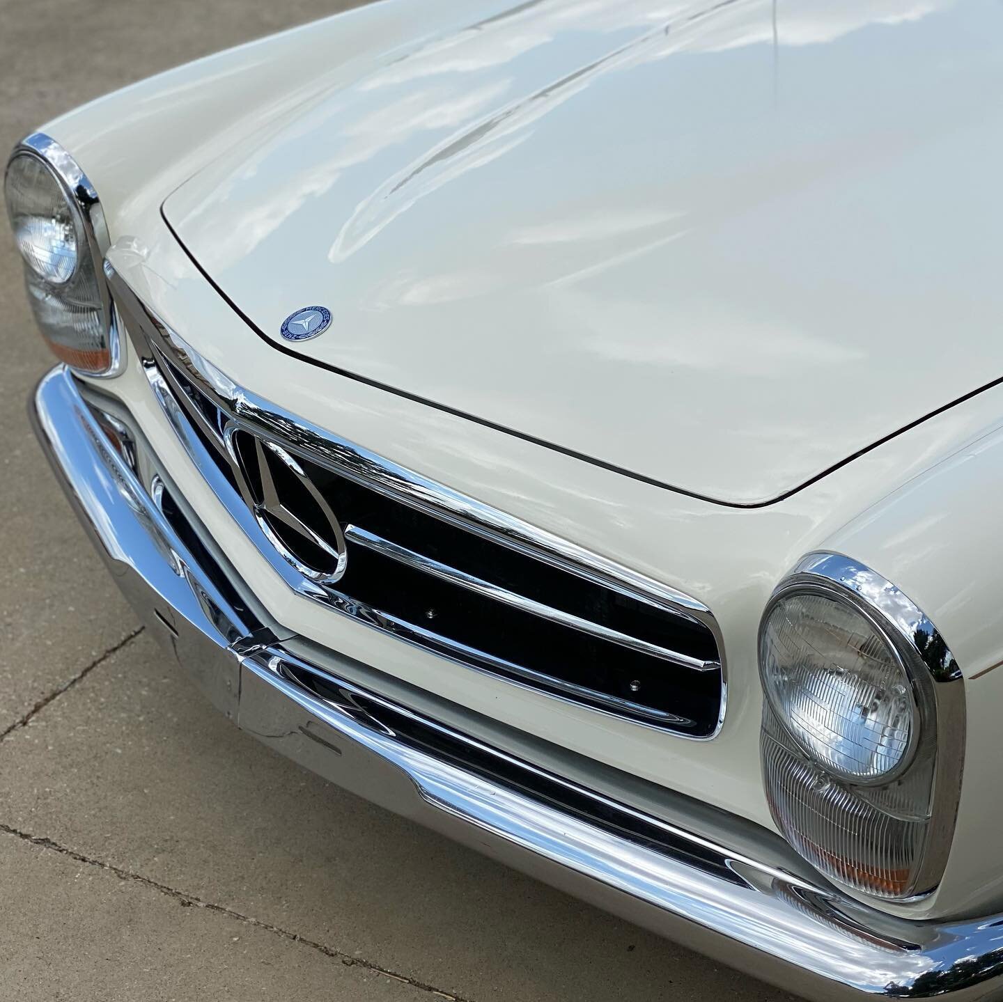 1966 Mercedes SL230 all polished up for resale. Yes this gem is for sale. Call to schedule your resale today. 

#sl230
#mercedesbenz 
#drivephilthy
#shinesupply