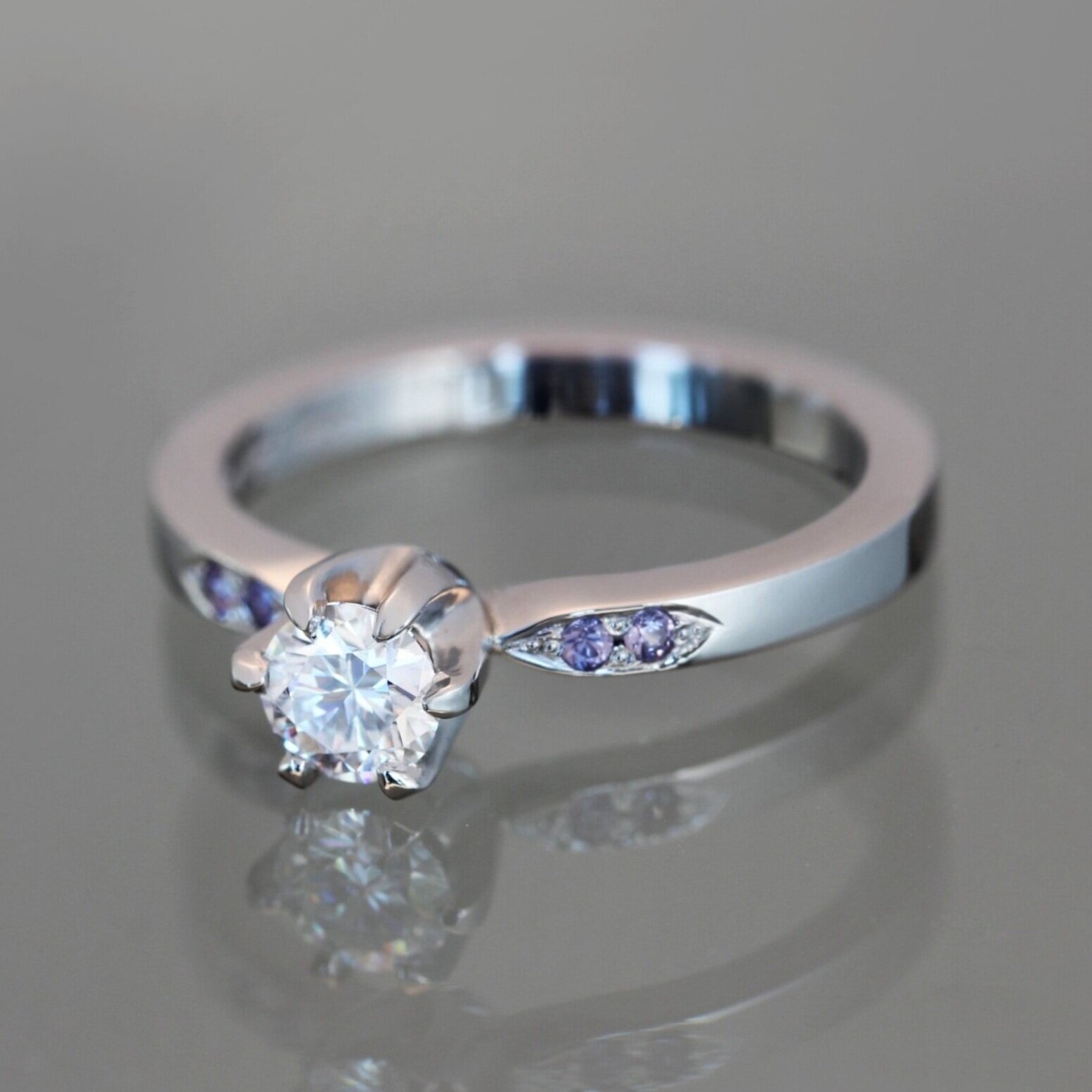 Platinum%252BBand%252Bwith%252BMoissanite%252B6%252BClaw%252BTulip%252BSetting%252Bwith%252BPurple%252BSapphire%252B2.jpg