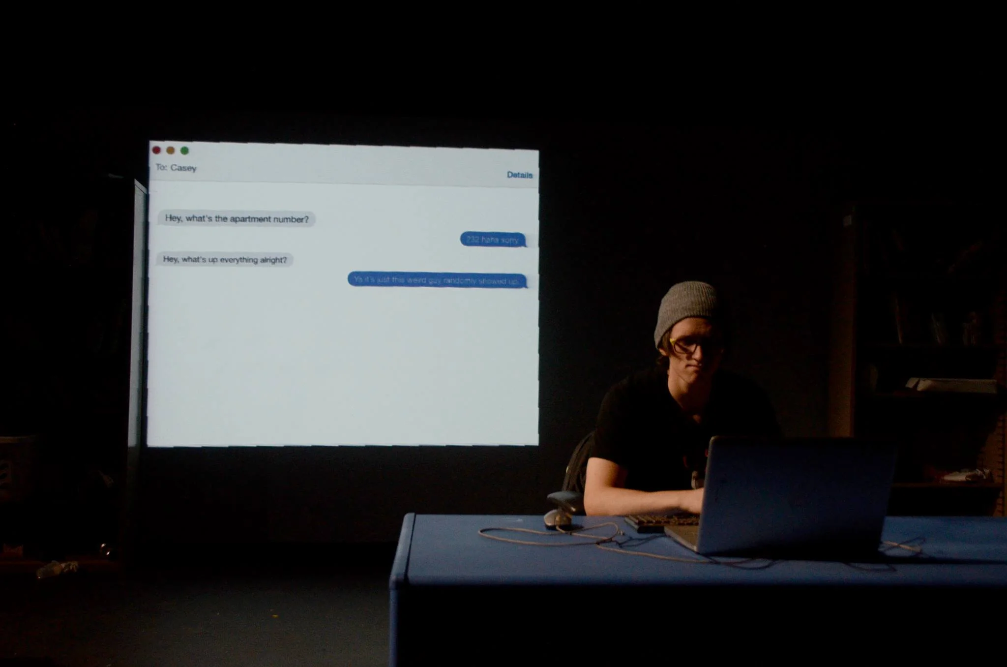 The actor's computer screen appeared in the media for the audience