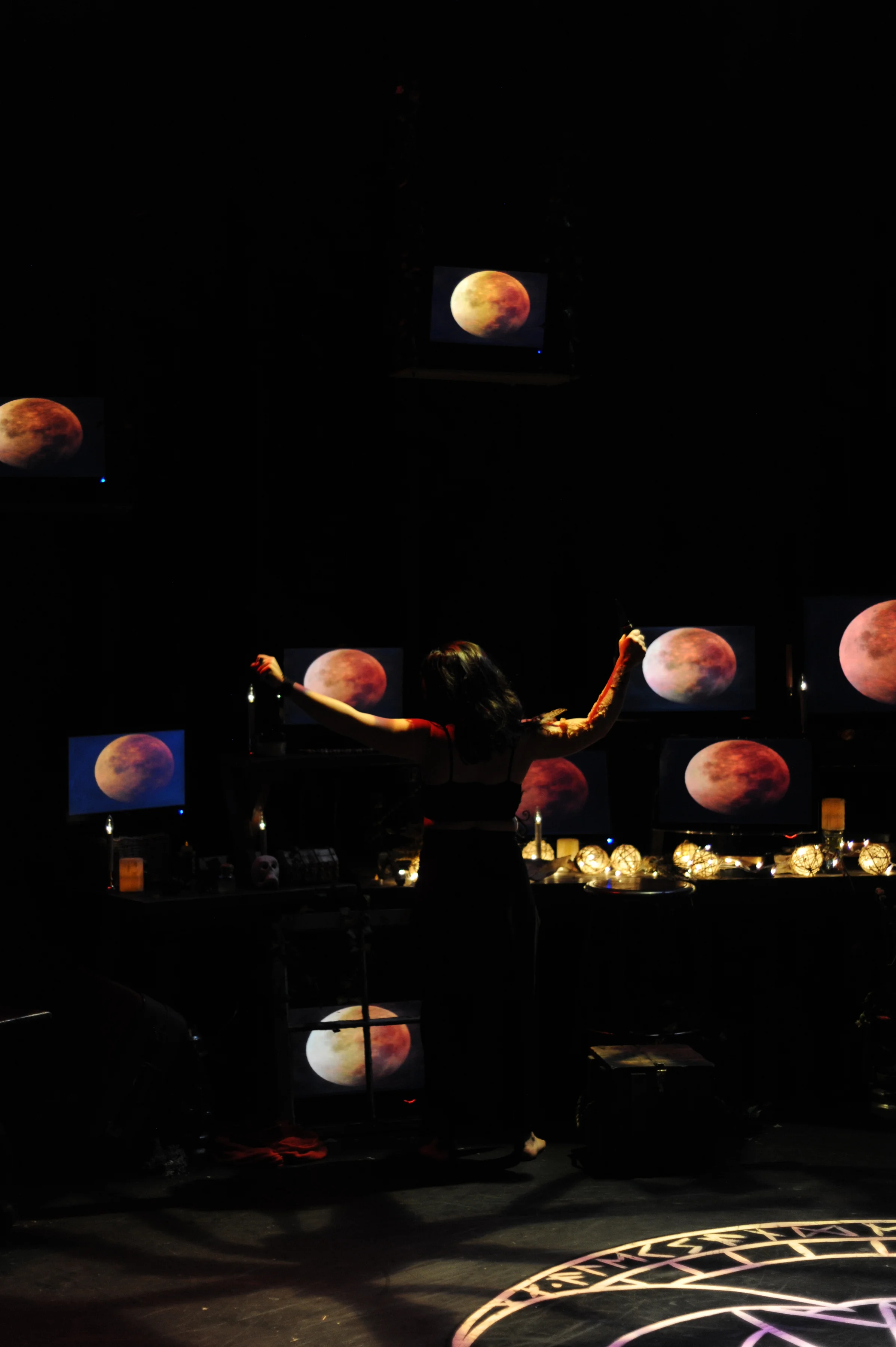 A red moon during the summoning