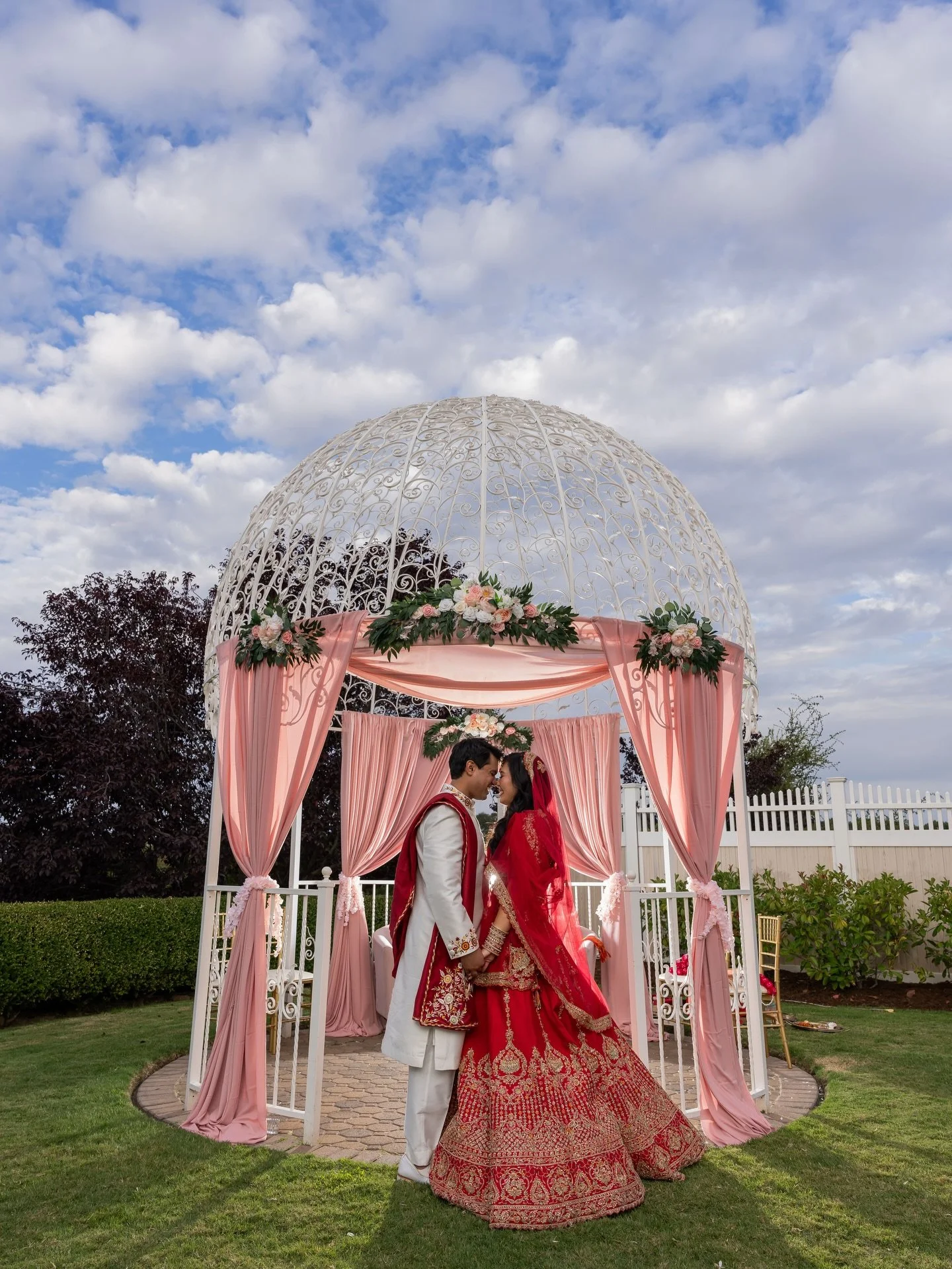 Our radiant Brianna, wrapped in red&mdash;an ode to love, strength, and new beginnings ❤️✨

Bride: @brianawin 

Bride&rsquo;s attire: @swaticouture 
Bride&rsquo;s jewelry: @swaticouture 

.
.
.

#fusionwedding #redbridal #indianlehenga #bridal #brida